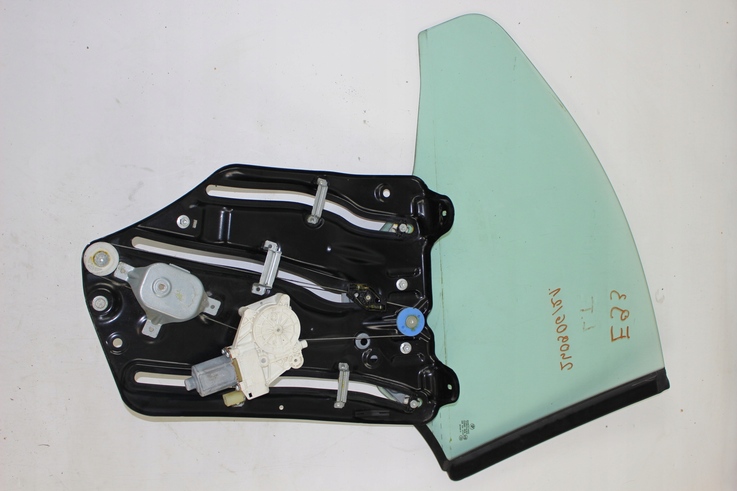 BMW E93 CABRIO MECHANIZM OTWIERANIA SZYBY LEWY TYŁ SZYBA SILNICZEK Typ samochodu Samochody osobowe