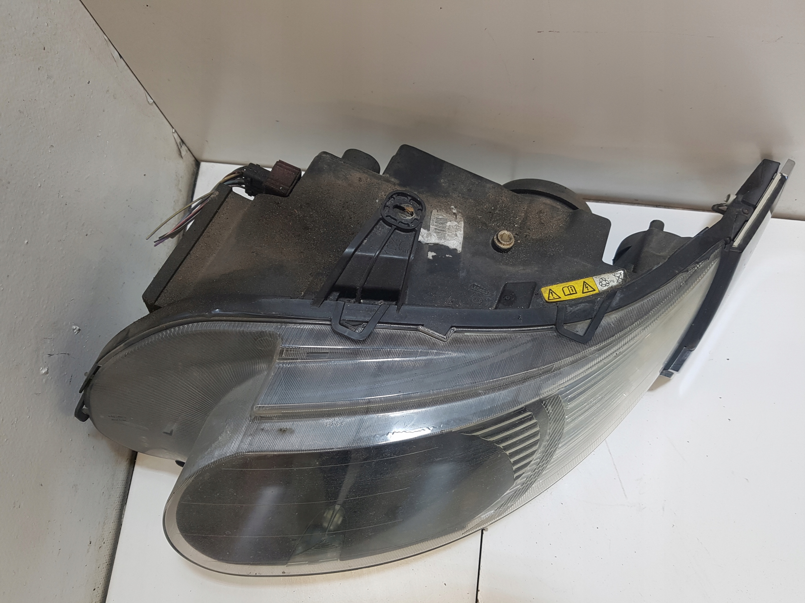 light left front SAAB 9-5