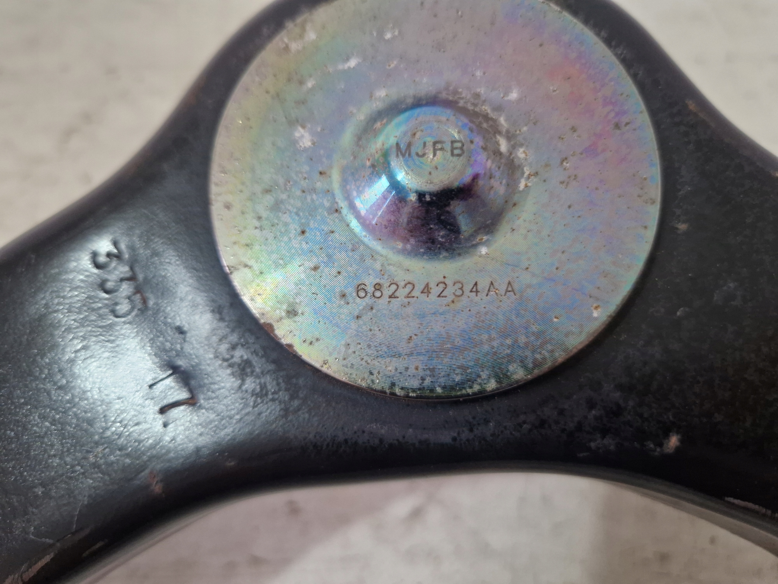 Dodge Durango Jeep Grand Cherokee WK2 68282329AA arm front upper right