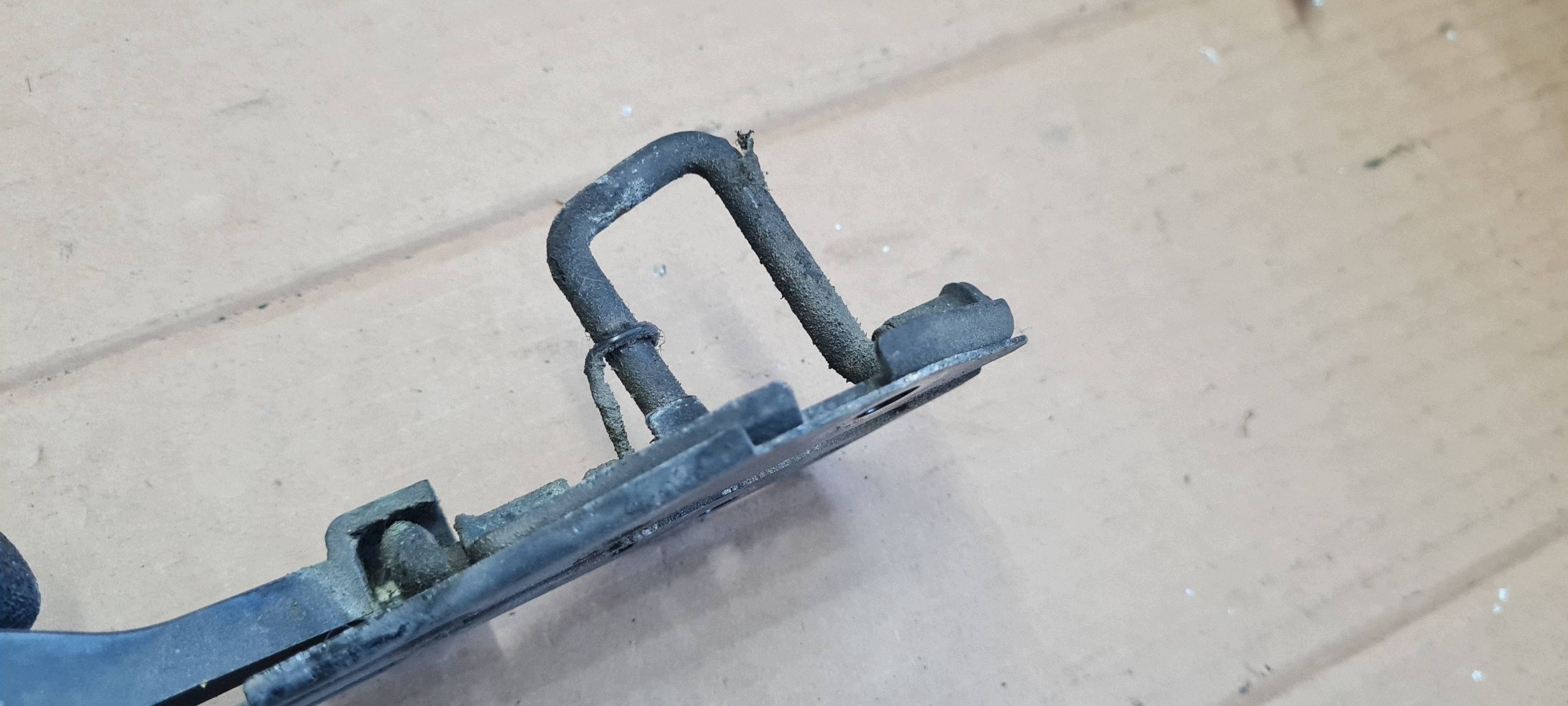 A7 4G S7 RYGIEL lock ZATRZASK bonnets front 4G8823480B