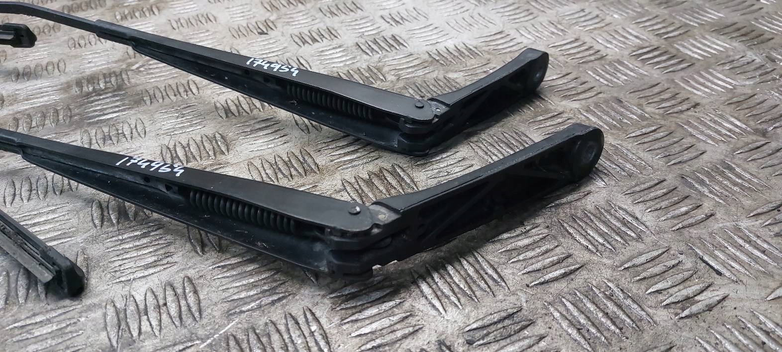 wiper arm left + right front SKODA OCTAVIA II