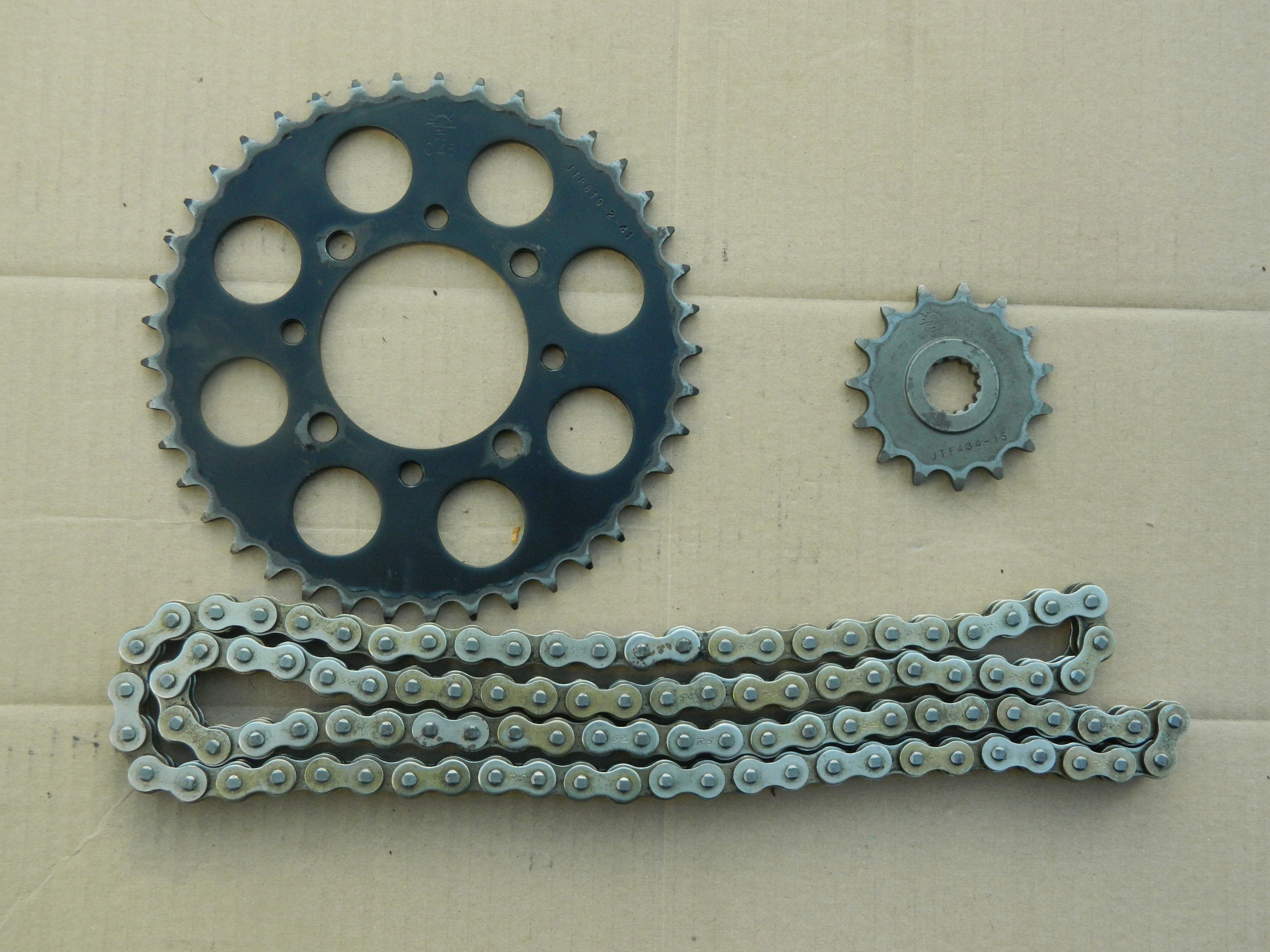 КОМПЛЕКТ ПРИВОДА ЗВЕЗДОЧКА ДЛЯ SUZUKI GN 250