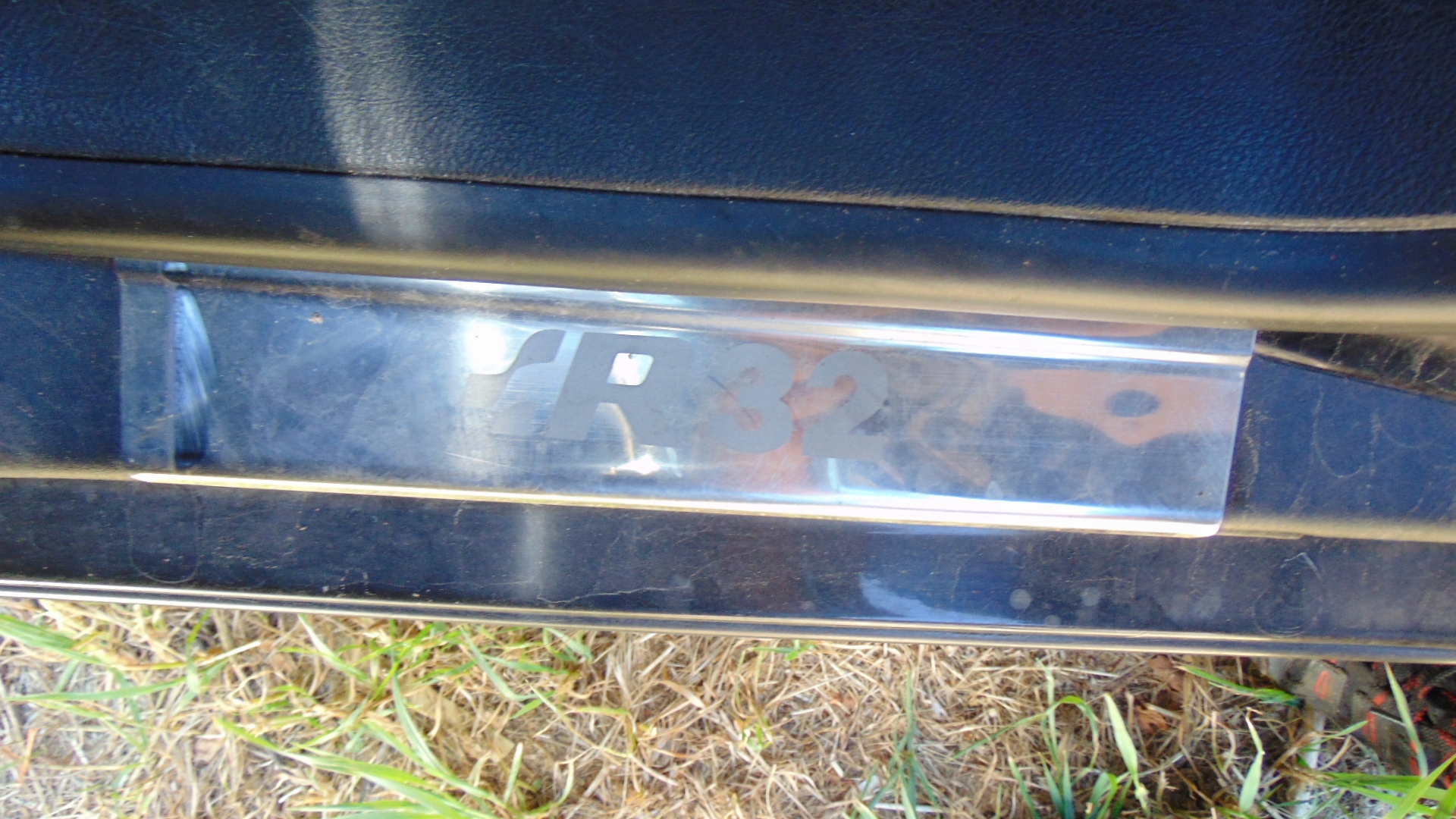 VW GOLF IV боковые юбки R32 внутри спереди