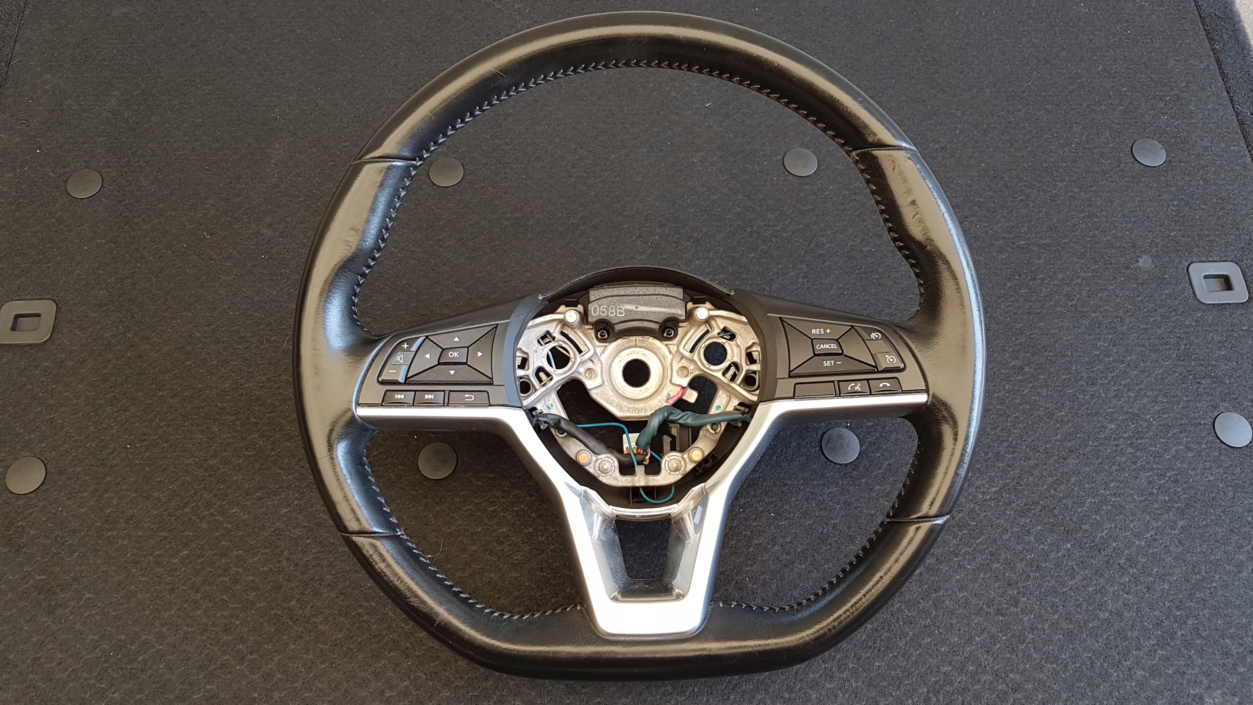 NISSAN QASHQAI 2 J11 KIEROWNICA MULTI SKÓRA