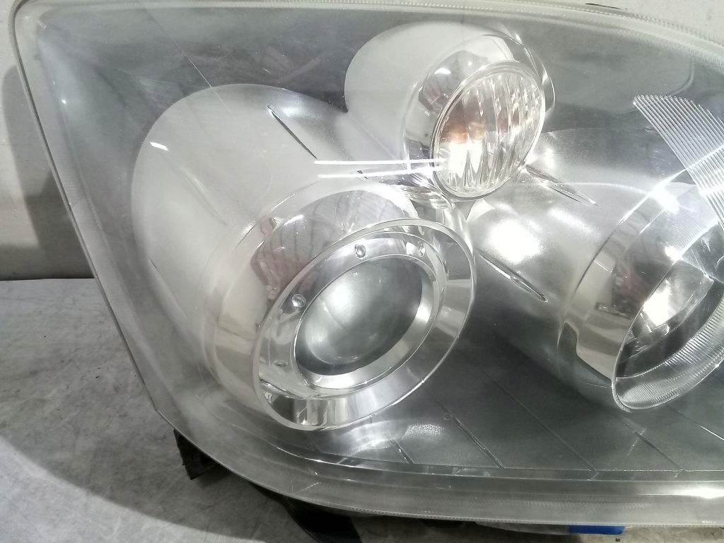 Toyota Avensis T25 lift light right front front ksenon