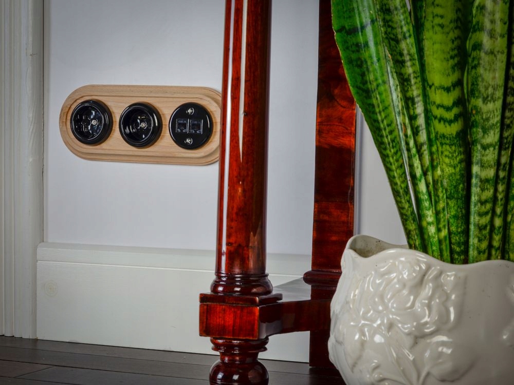 KERAMICKÁ PODOMIETKOVÁ RTV ZÁSUVKA ČIERNA BEZ RÁMČEKA Typ zásuvky na stenu