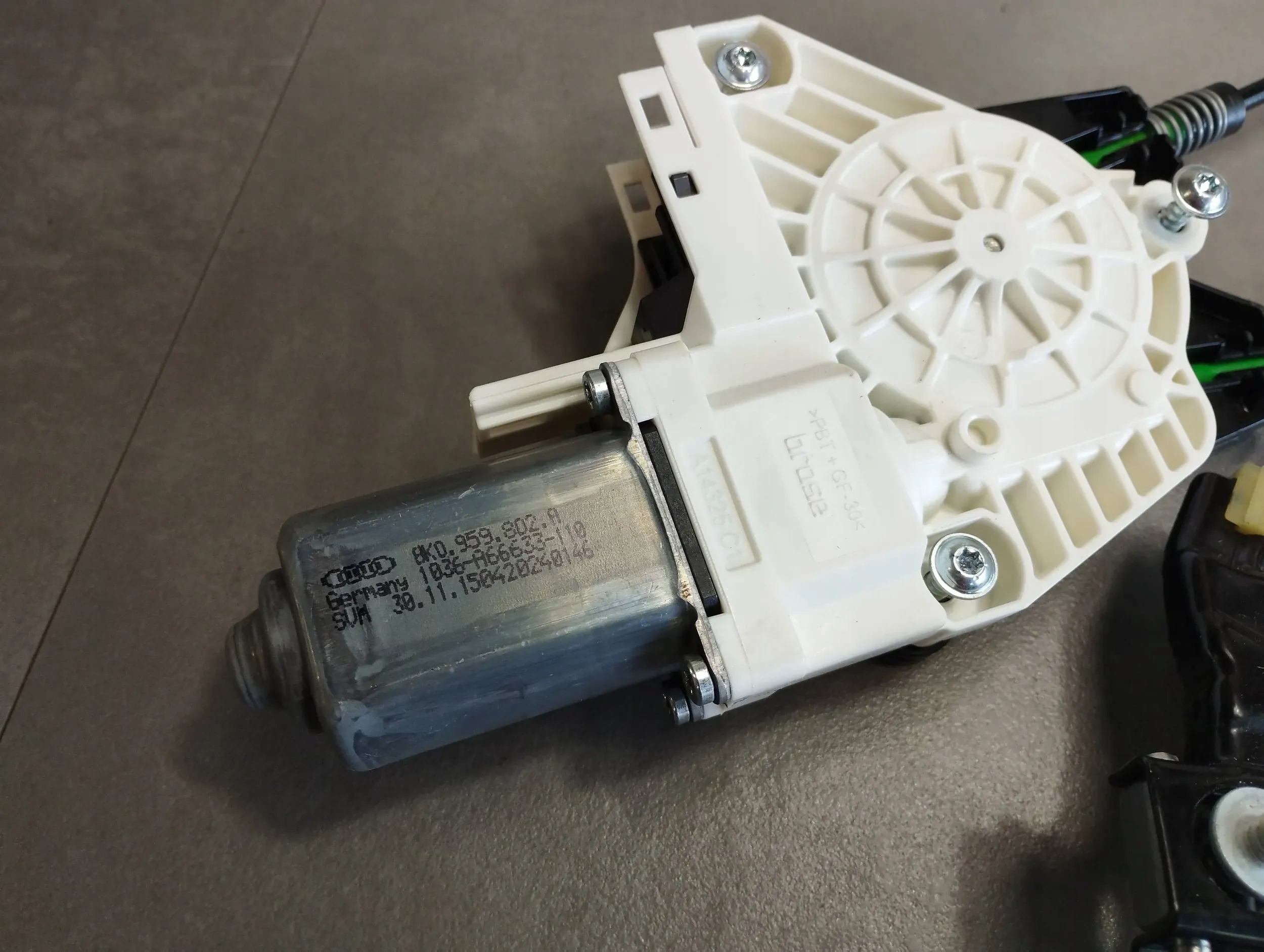Audi A5 Sportback 8TA mechanism windows left rear part 8T8839461C
