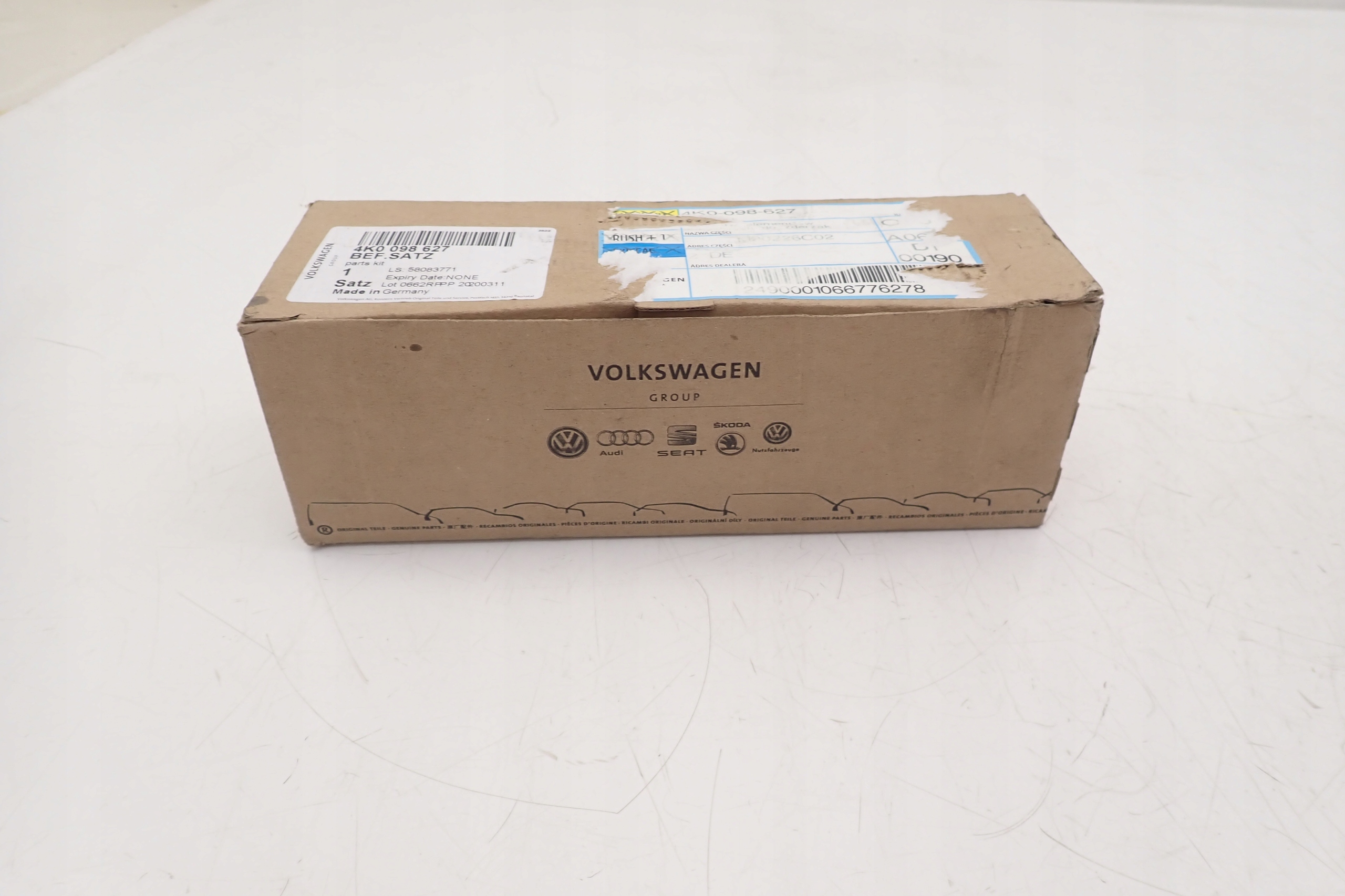 4K0098627 - AUDI A6 C8 комплект крепежных элементов бампера