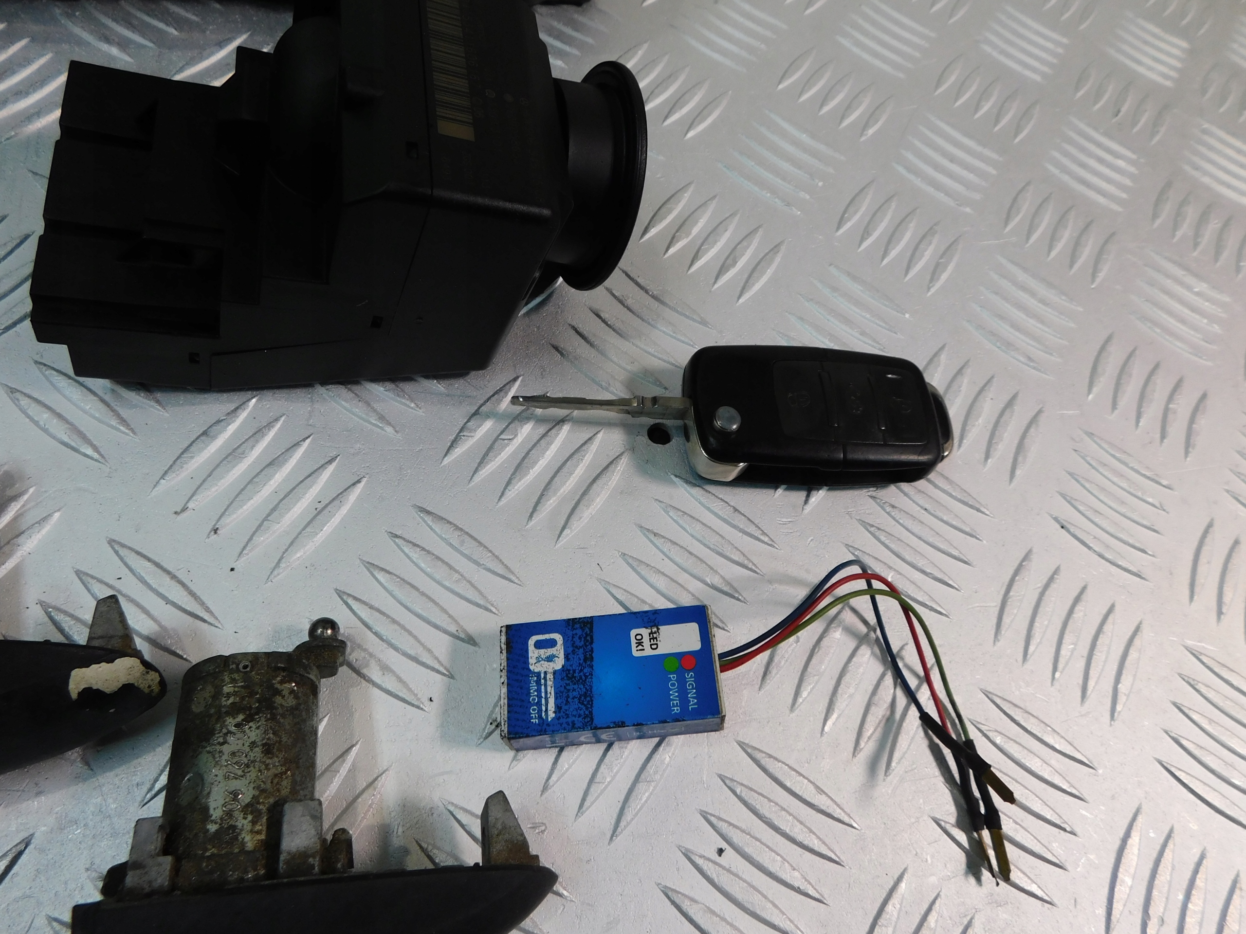 VW CRAFTER 2.5 TDI computer ignition rygiel dials running board 074906032AG