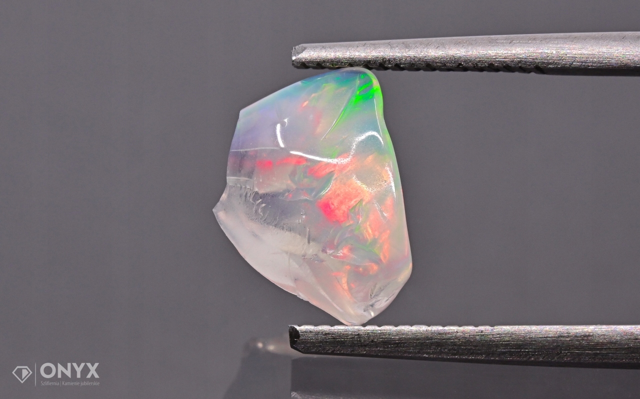 Opal z Etiopie hrudky 9,5x7 mm