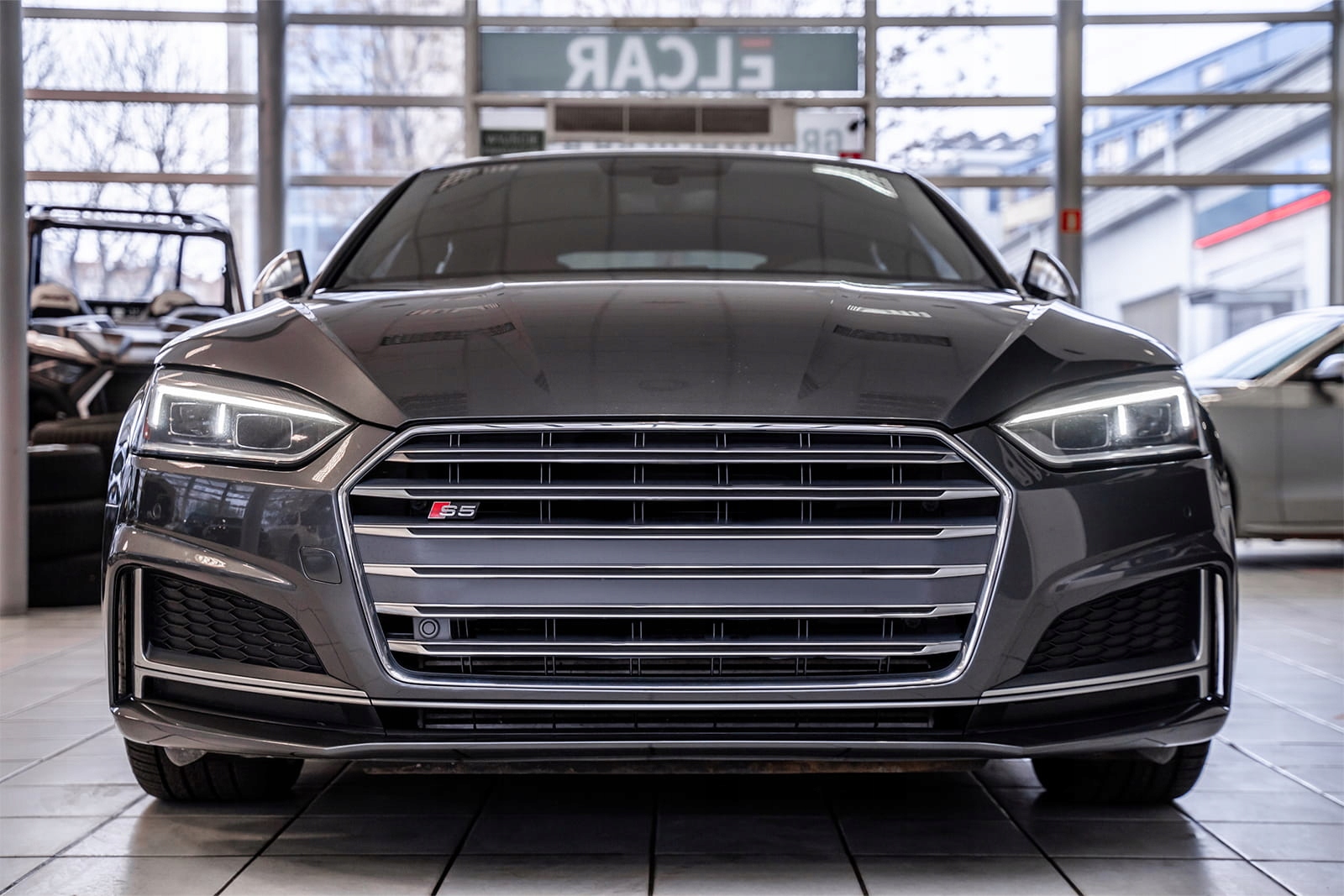 AUDI A5 S5 B9 17-19 PRZED FACELIFTINGIEM RAMKA GRILLA CHROMOWANA 8W6853651R Producent części Inny