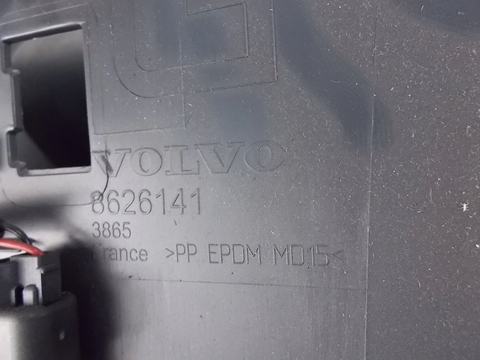 бардачок 8626141 volvo c30 год 06-10