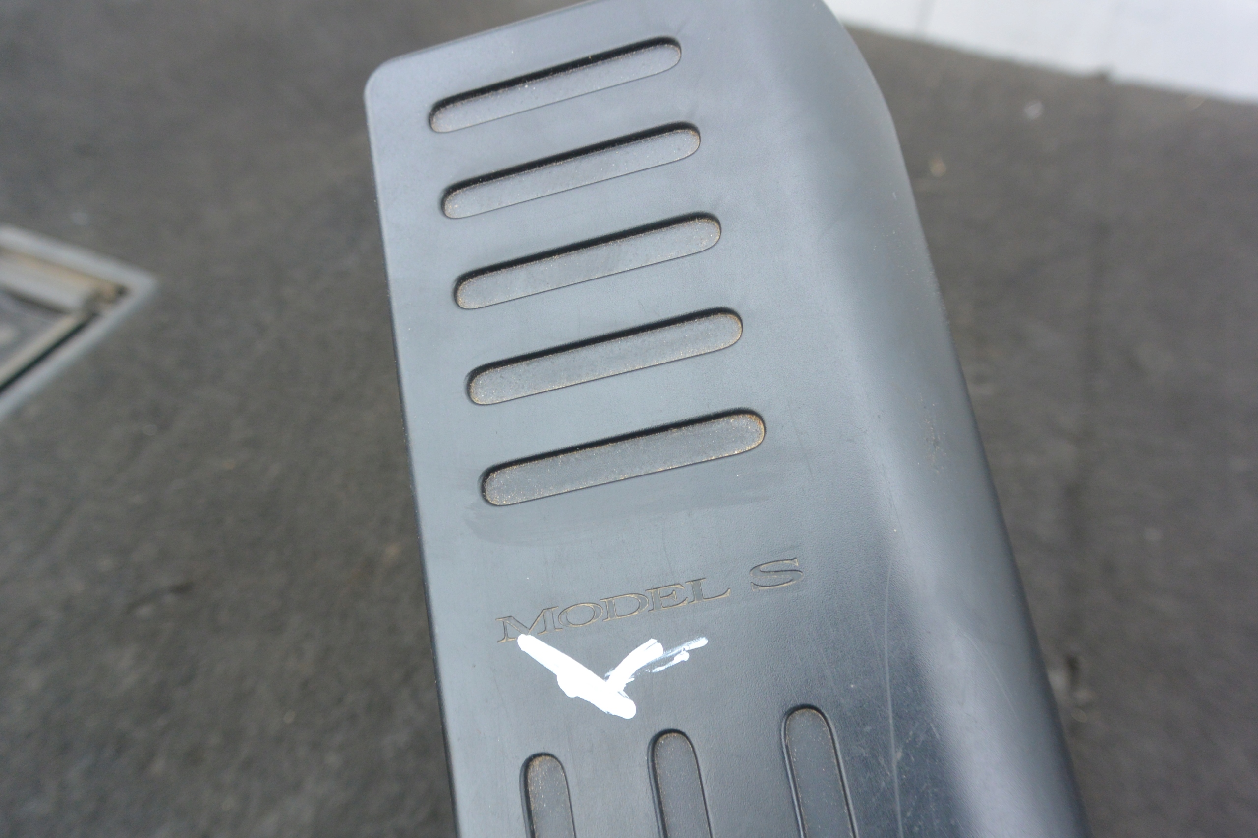 PODNOZEK PODPORKA POD NOGE TESLA MODEL S 12-16 EU