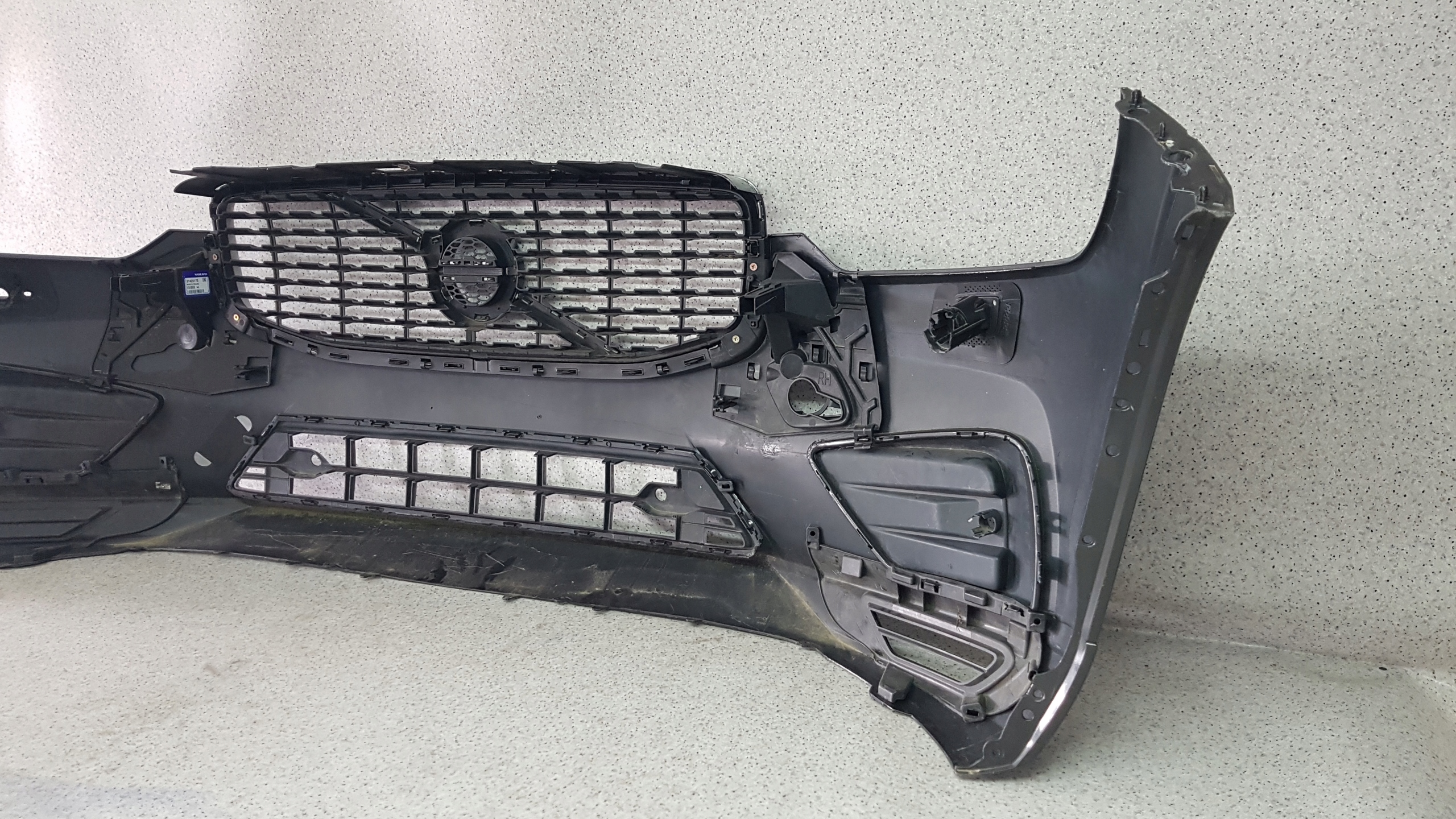 VOLVO XC60 XC 60 R-design 2018 - bumper front 9283