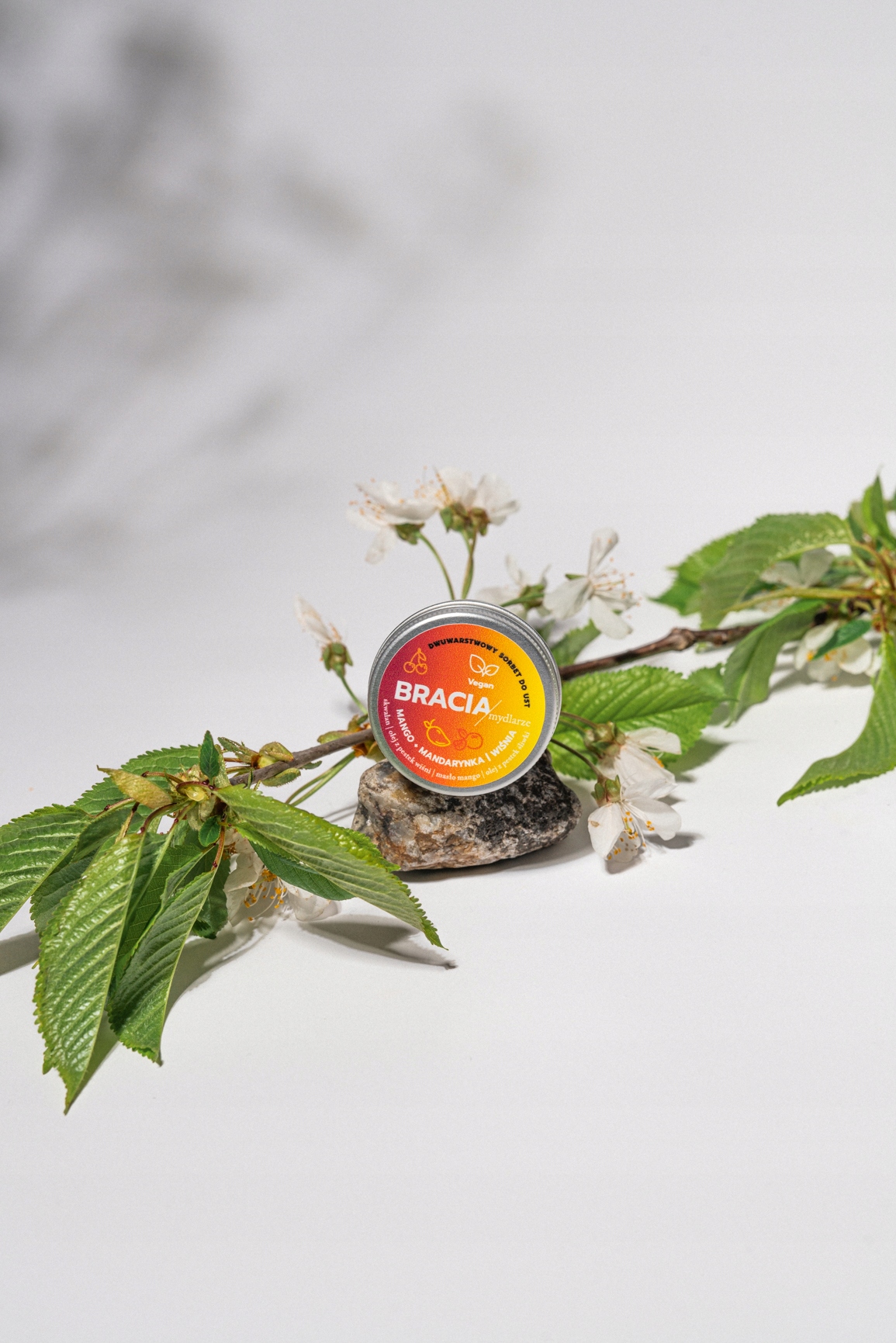 Bracia Mydlarze, dwuwarstwowy balsam do ust Pojemność 15 ml