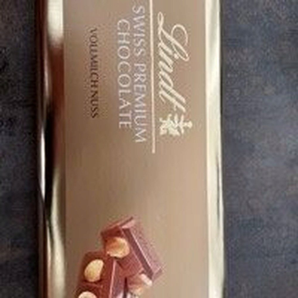 Lindt Swiss Premium Chocolate Mléčná s lískovými oříšky 300g