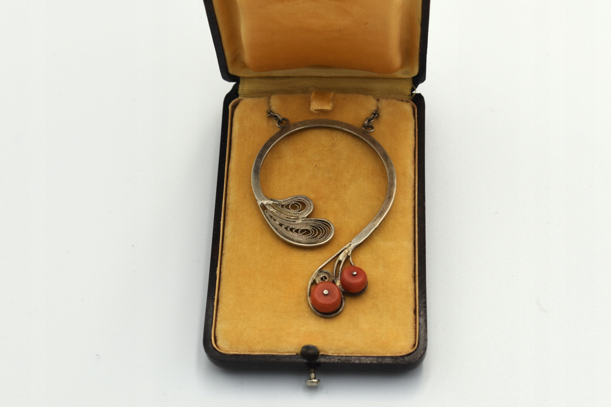 PRL- NASZYJNIK IMAGO ARTIS, KORALE