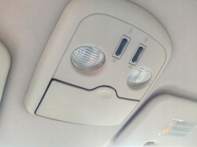 Nissan Almera ТІНО ЖАРІВКА OSWIETLENIA КАБІНИ