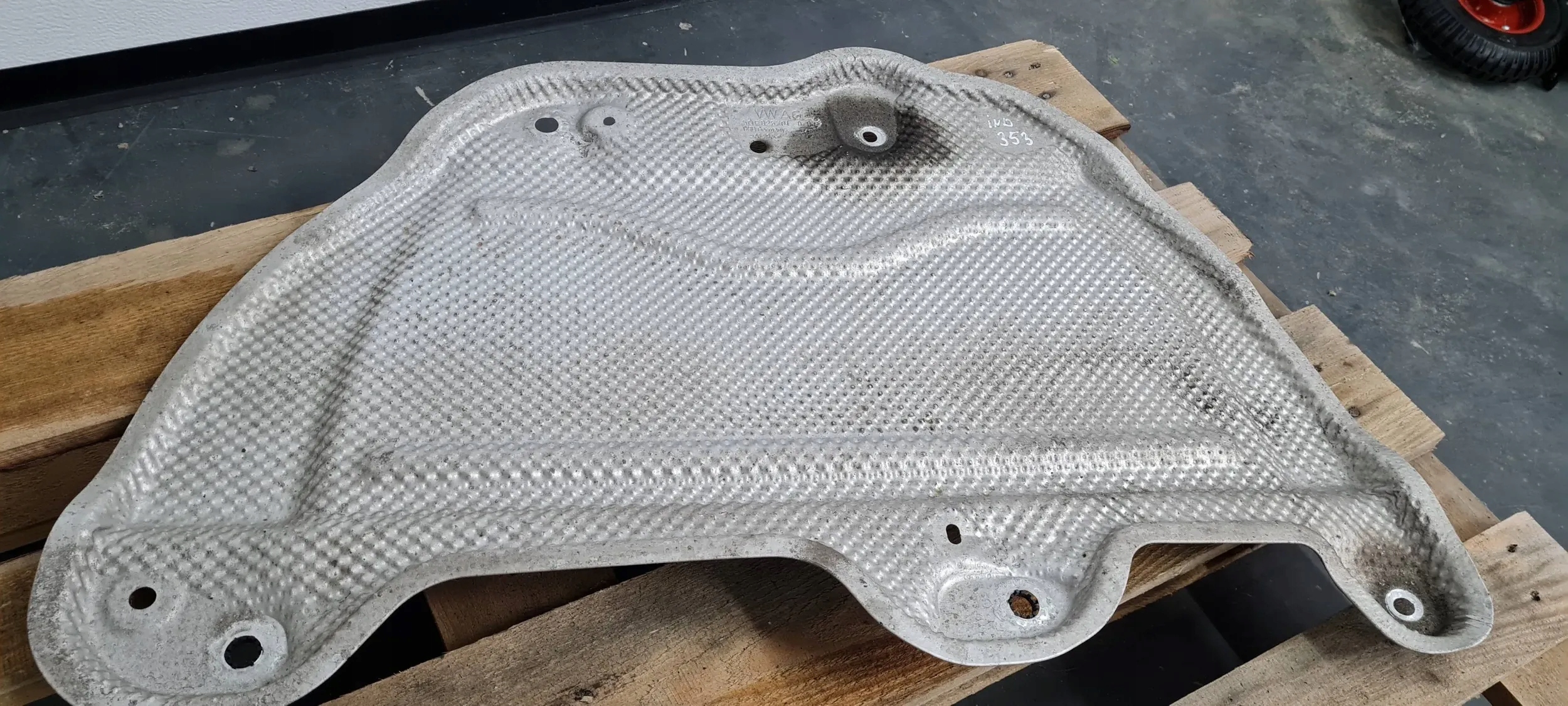 Q3 80A BLENDE ABDECKUNG TERMICZNA UNTERFAHRSCHUTZ 5QF825701D