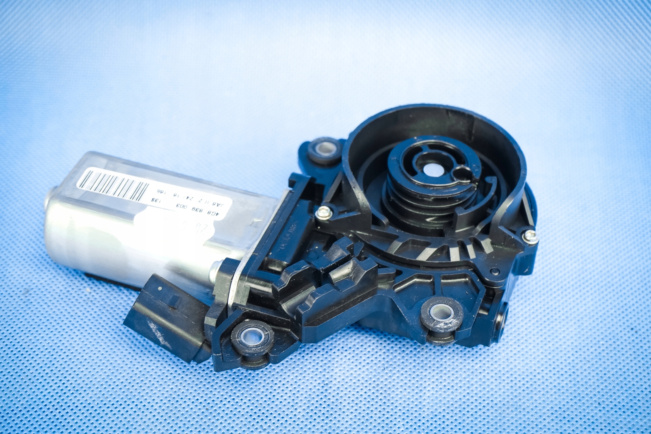 engine dociagu door Audi A7 S7 RS7 4G8 4G8839003