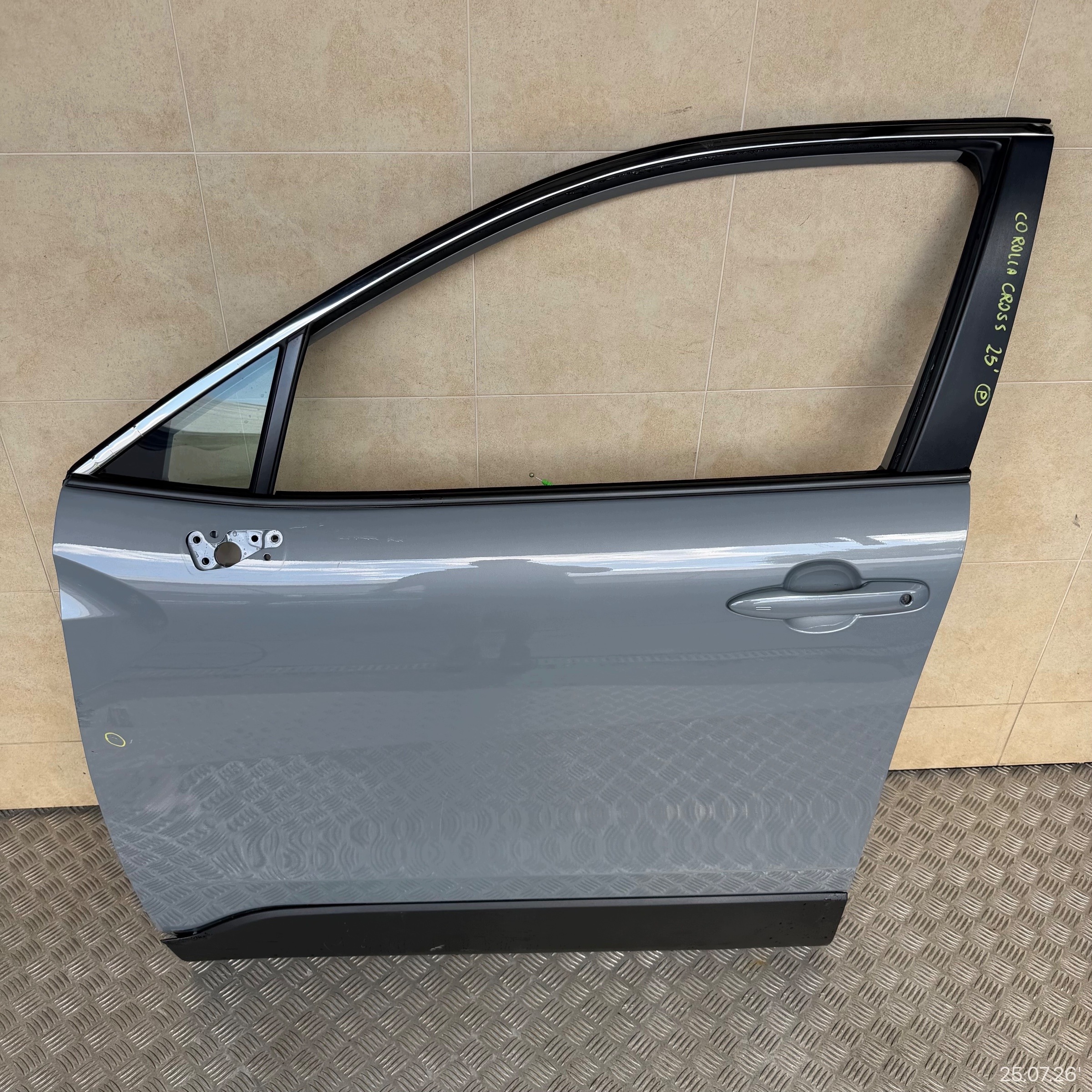 door complete front left TOYOTA COROLLA CROSS 2025 ROK