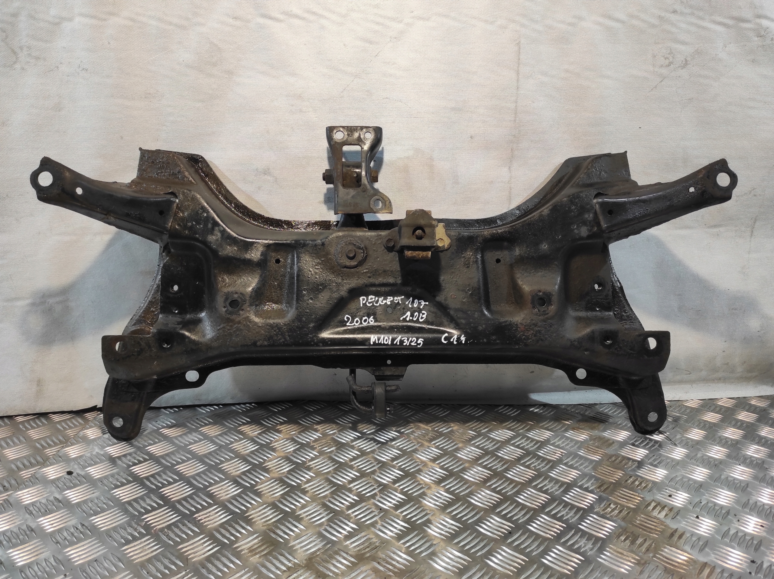 subframe axle beam axle beam sider front of the engine PEUGEOT 107 1.0 B