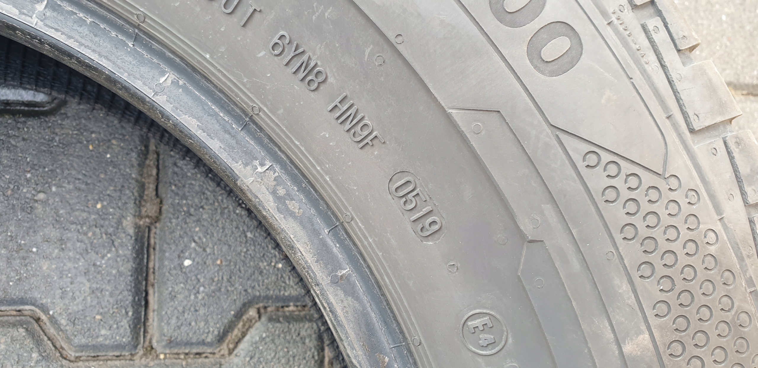 gume CONTINENTAL CONTIVANCONTACT 100 215/75R16C