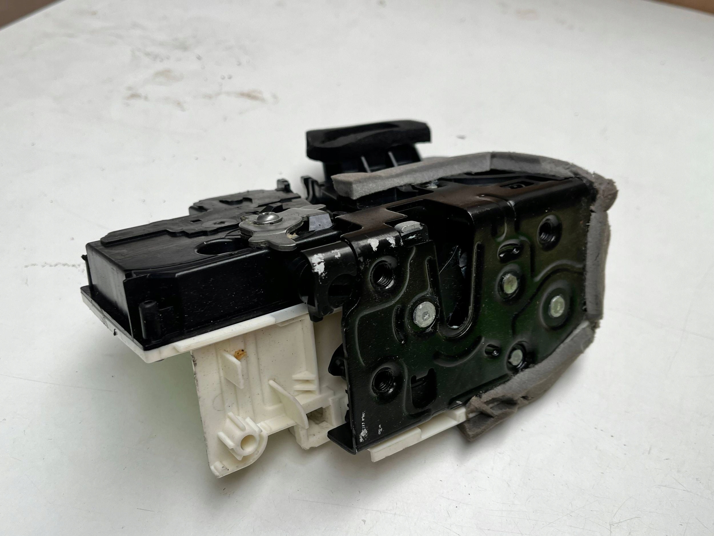 AUDI A6 A7 Q7 Q8 4K0839016Q lock door right !J
