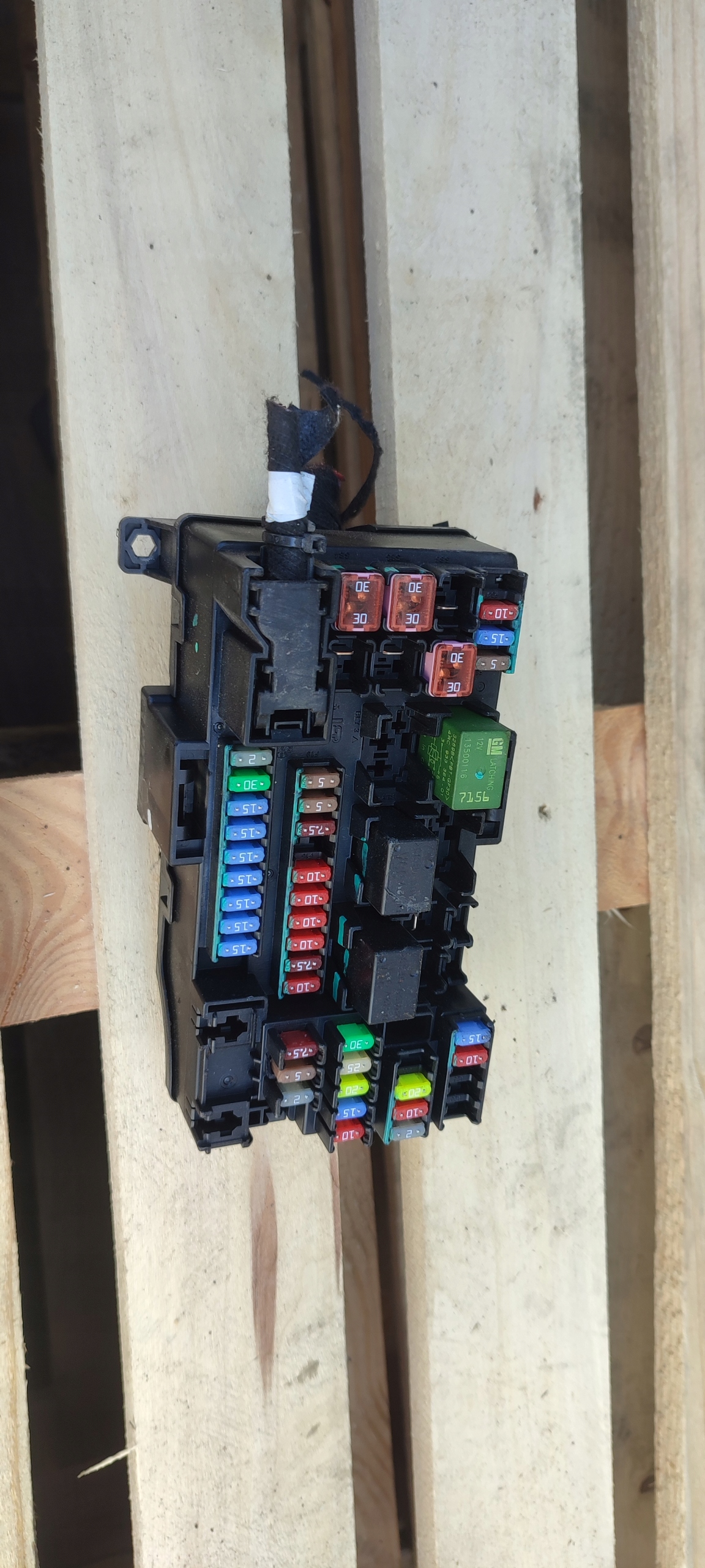 fuse box OPEL MOKKA A 1.7 CDTI 2109261 1311151445