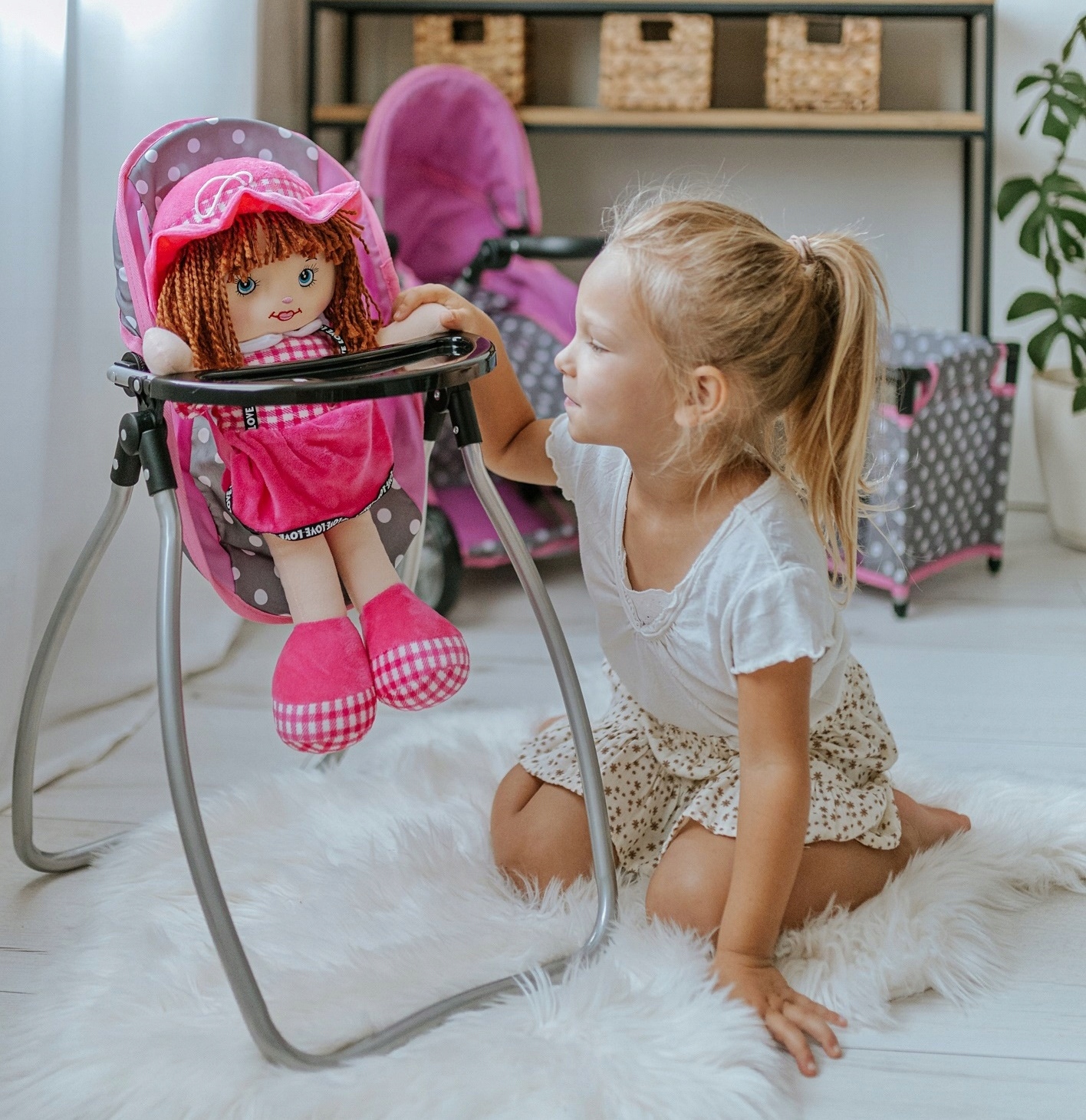 Łóżeczko dla lalek pościel + krzesełko do karmienia huśtawka duży ZESTAW Marka Doris