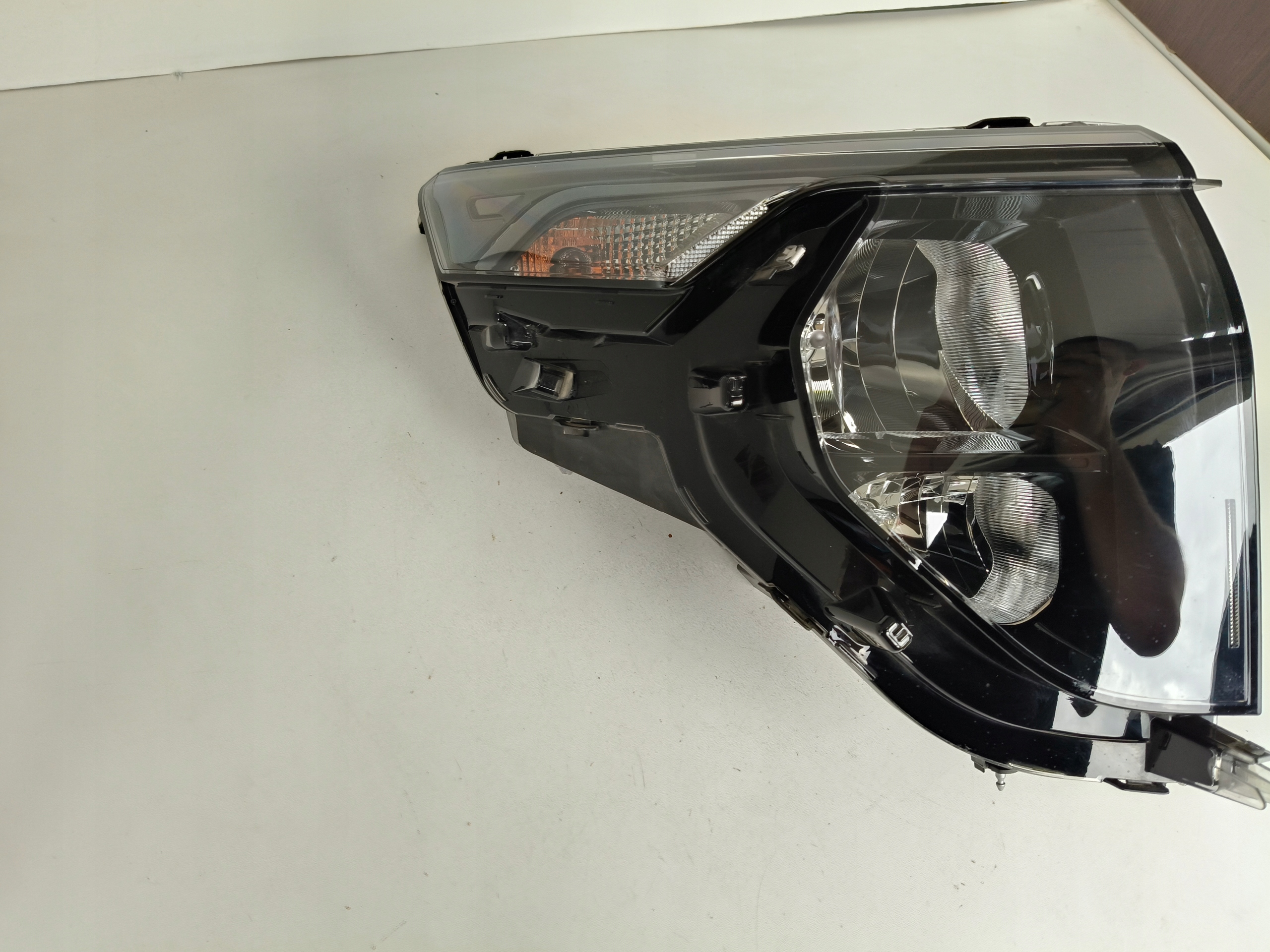 light right REFLEKTOR FORD TRANSIT COURIER 24