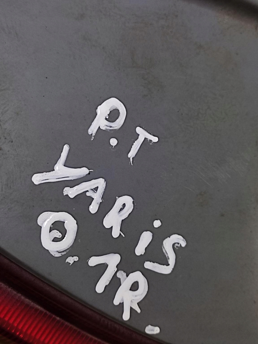 TOYOTA YARIS and light right rear part