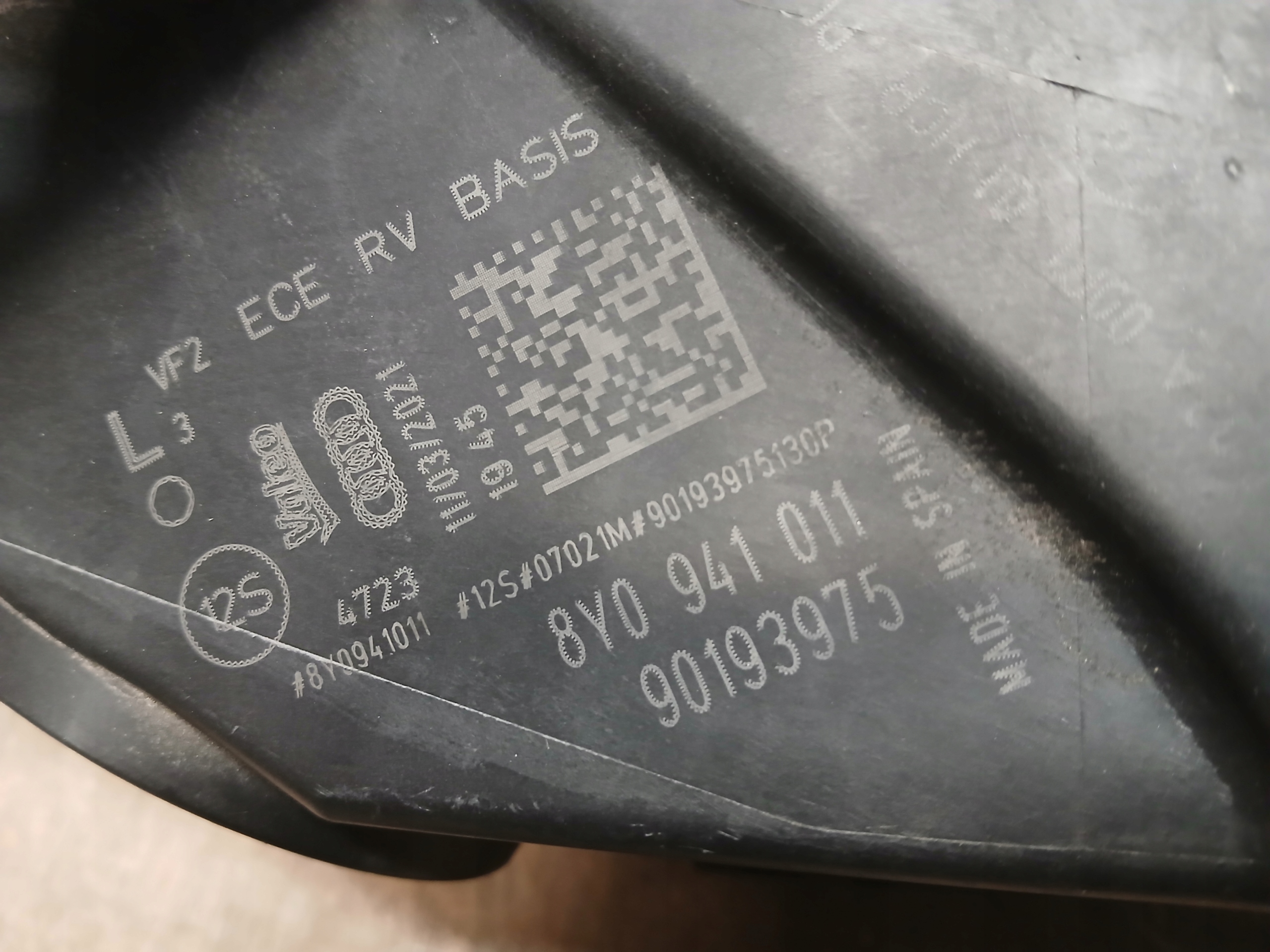 světlo předek levá AUDI A3 8Y FULL LED 8Y0941011