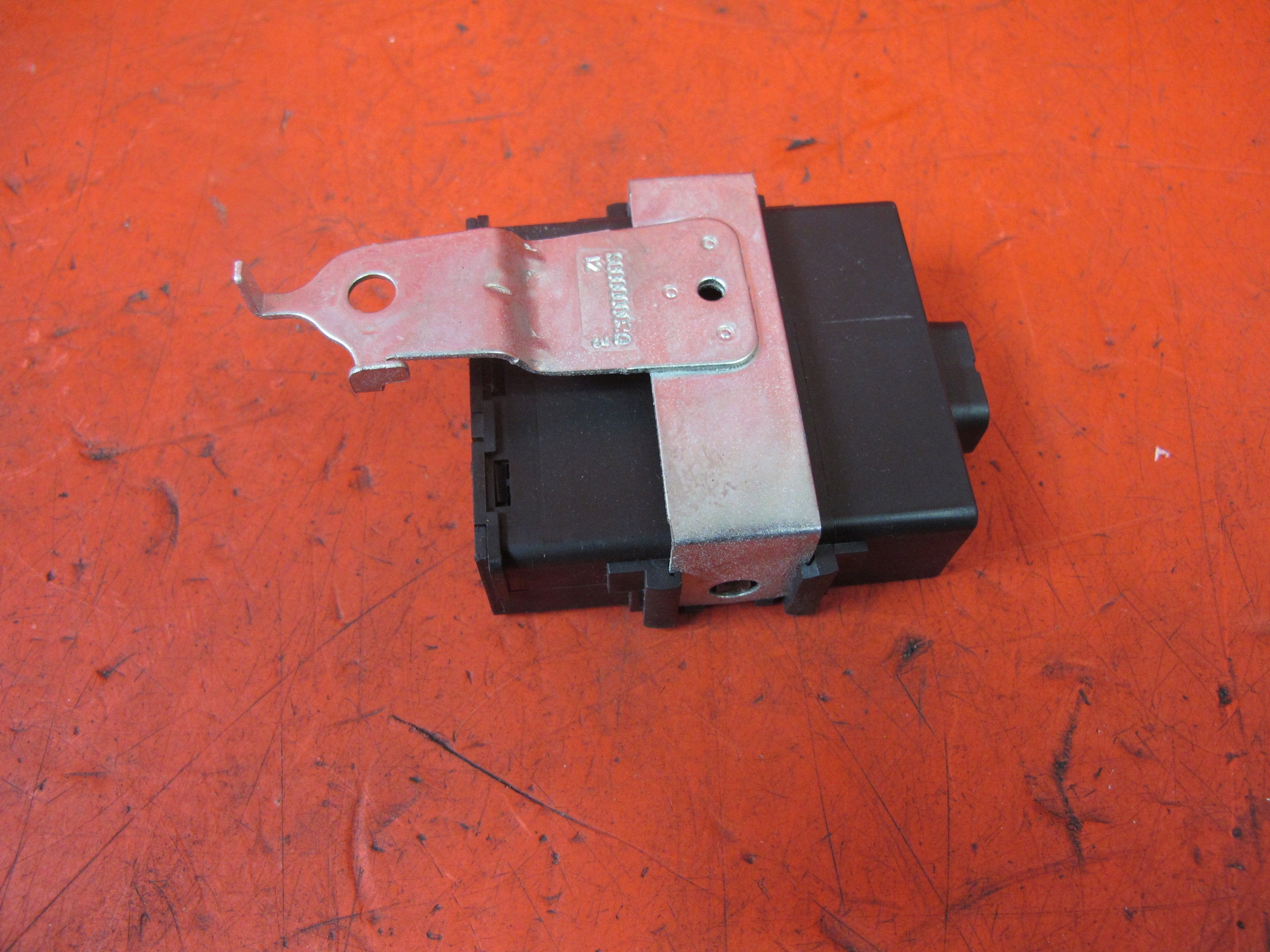 TOYOTA VERSO R2 09- module relay control unit
