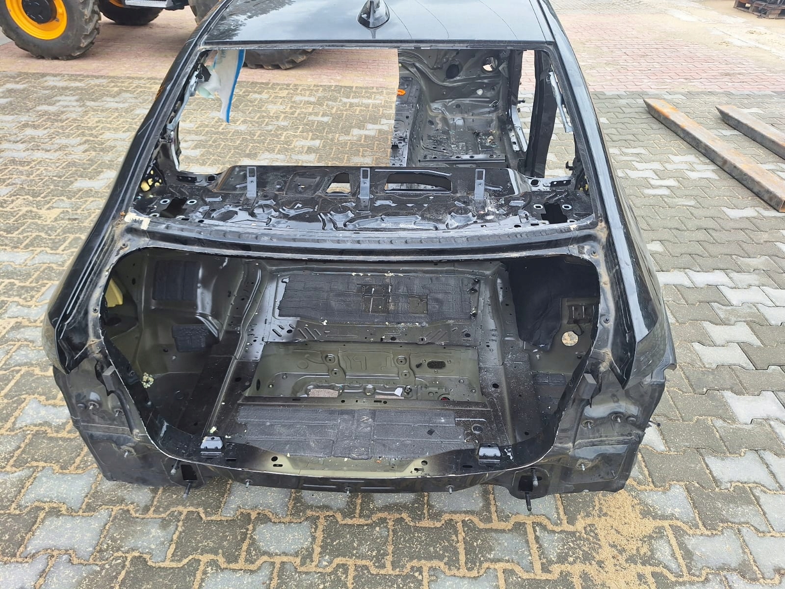 PAS TYLNY PODŁOGA KUWETA WANNA BMW G20