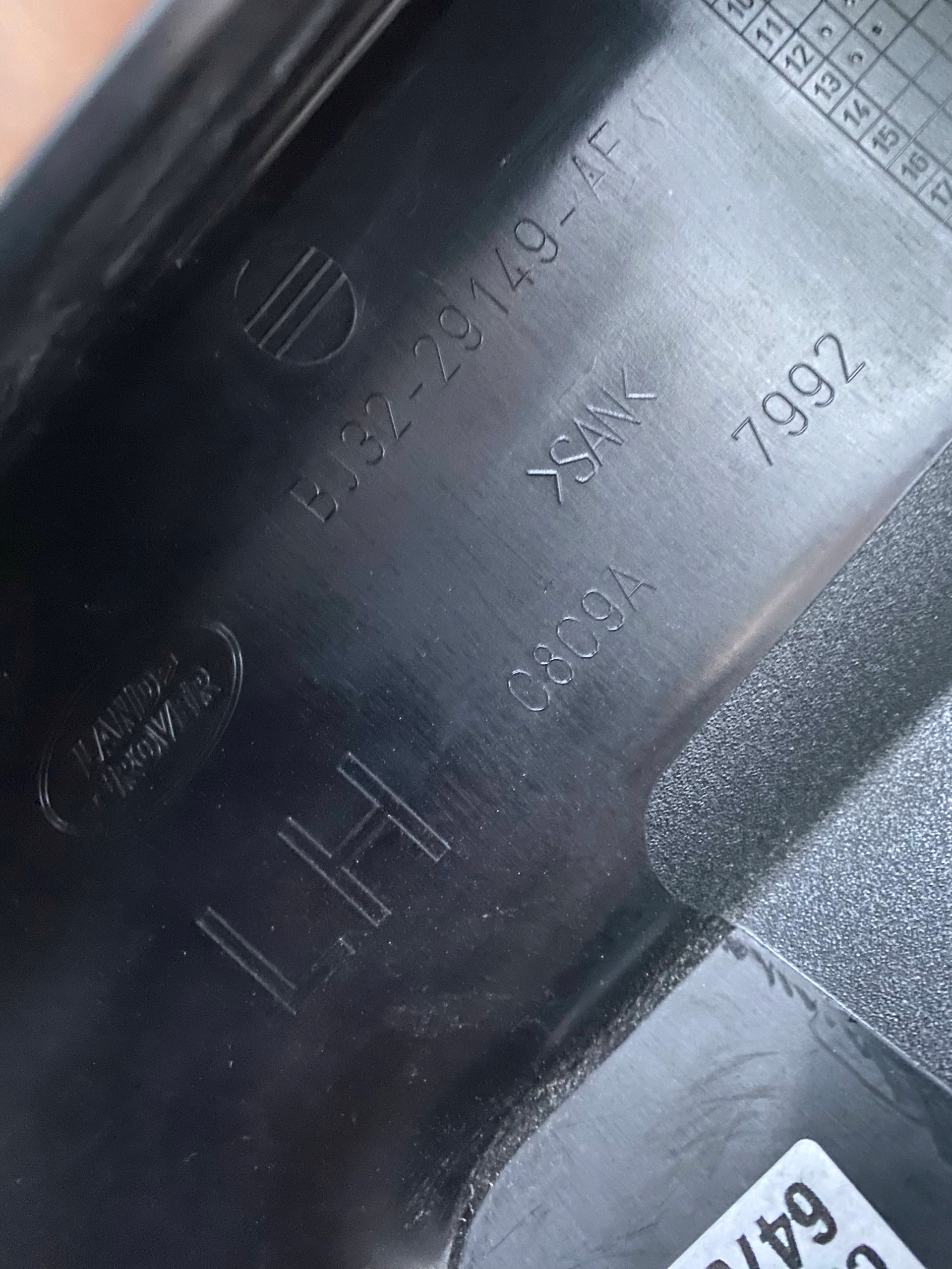 RANGE ROVER EVOQUE L538 OSŁONA SŁUPKA LEWY TYŁ Producent części Land Rover OE