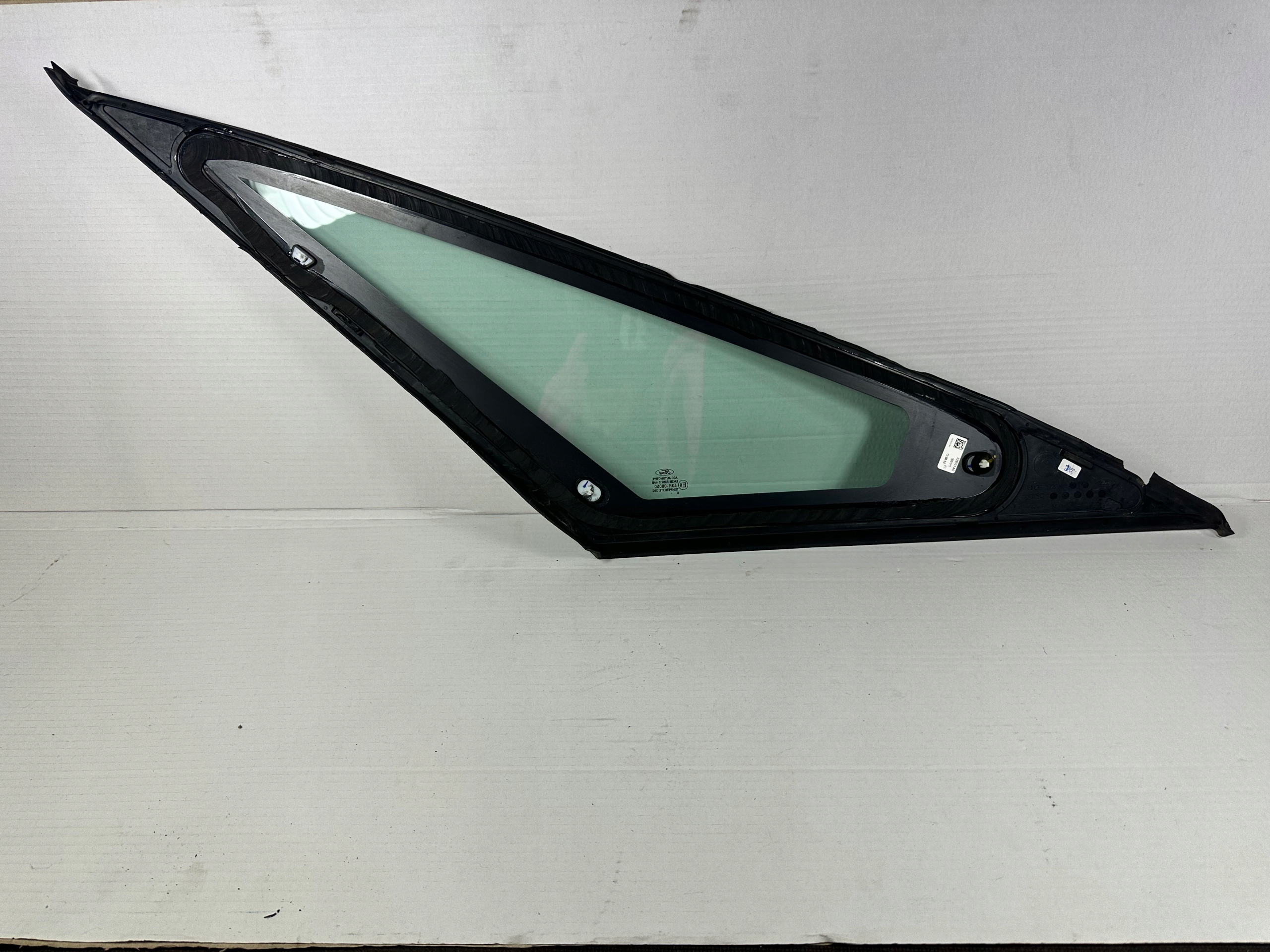 S-MAX MK2 SZYBA KAROSERYJNA LEWA PRZEDNIA EM2B-R29711-A Typ samochodu 4x4/SUV Samochody osobowe