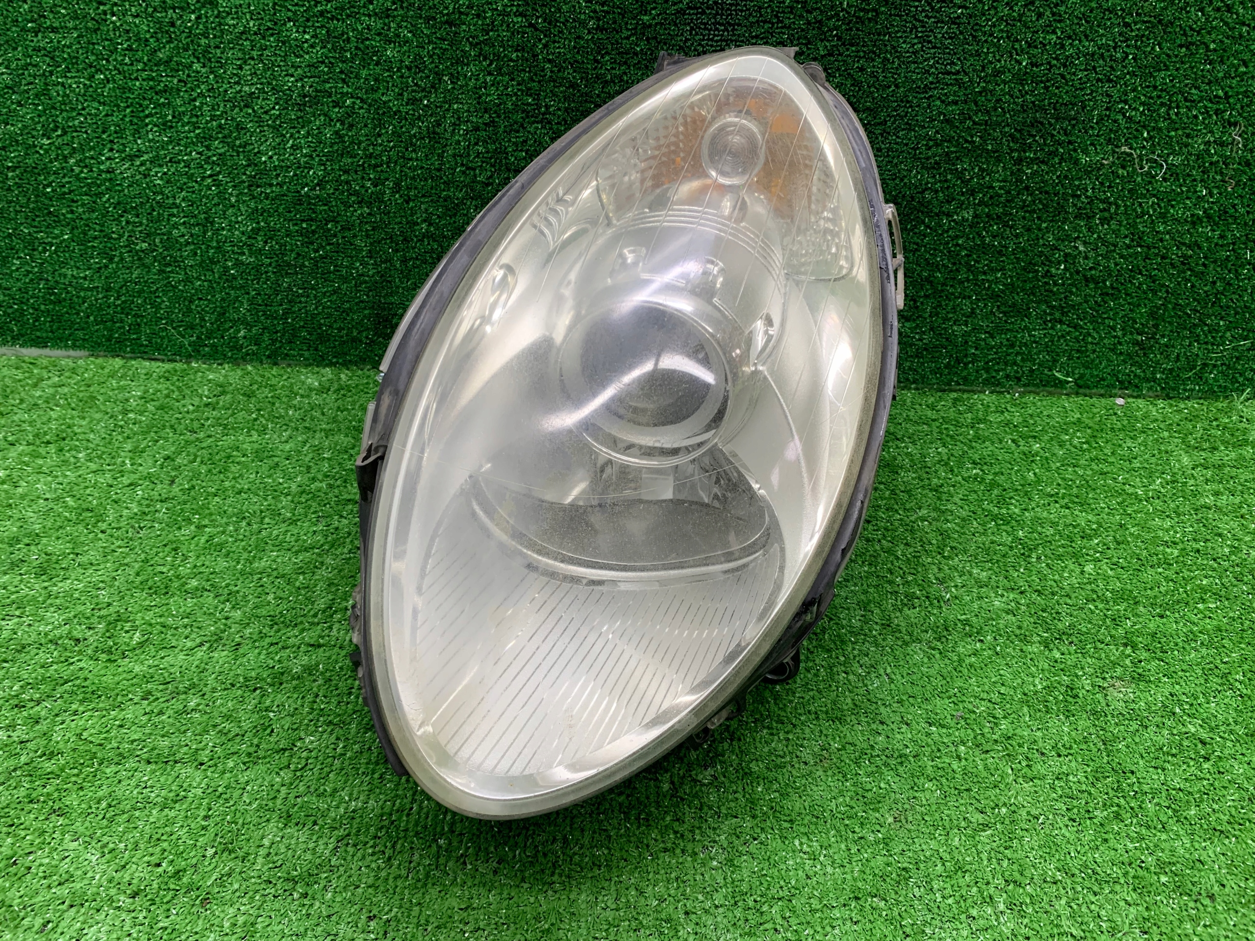 LAMPA PRAWA PRZÓD PRZEDNIA EUROPA MERCEDES R-KLASA W251