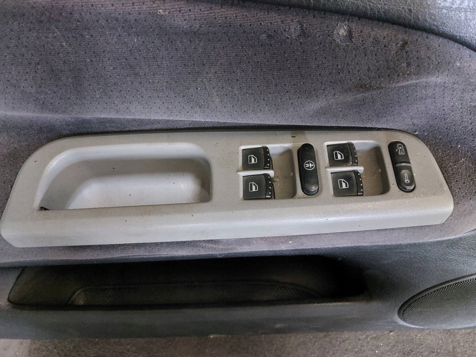 DRZWI KOMPLETNE LEWY PRZÓD VW PASSAT B5 LB7Z Kolor srebrny