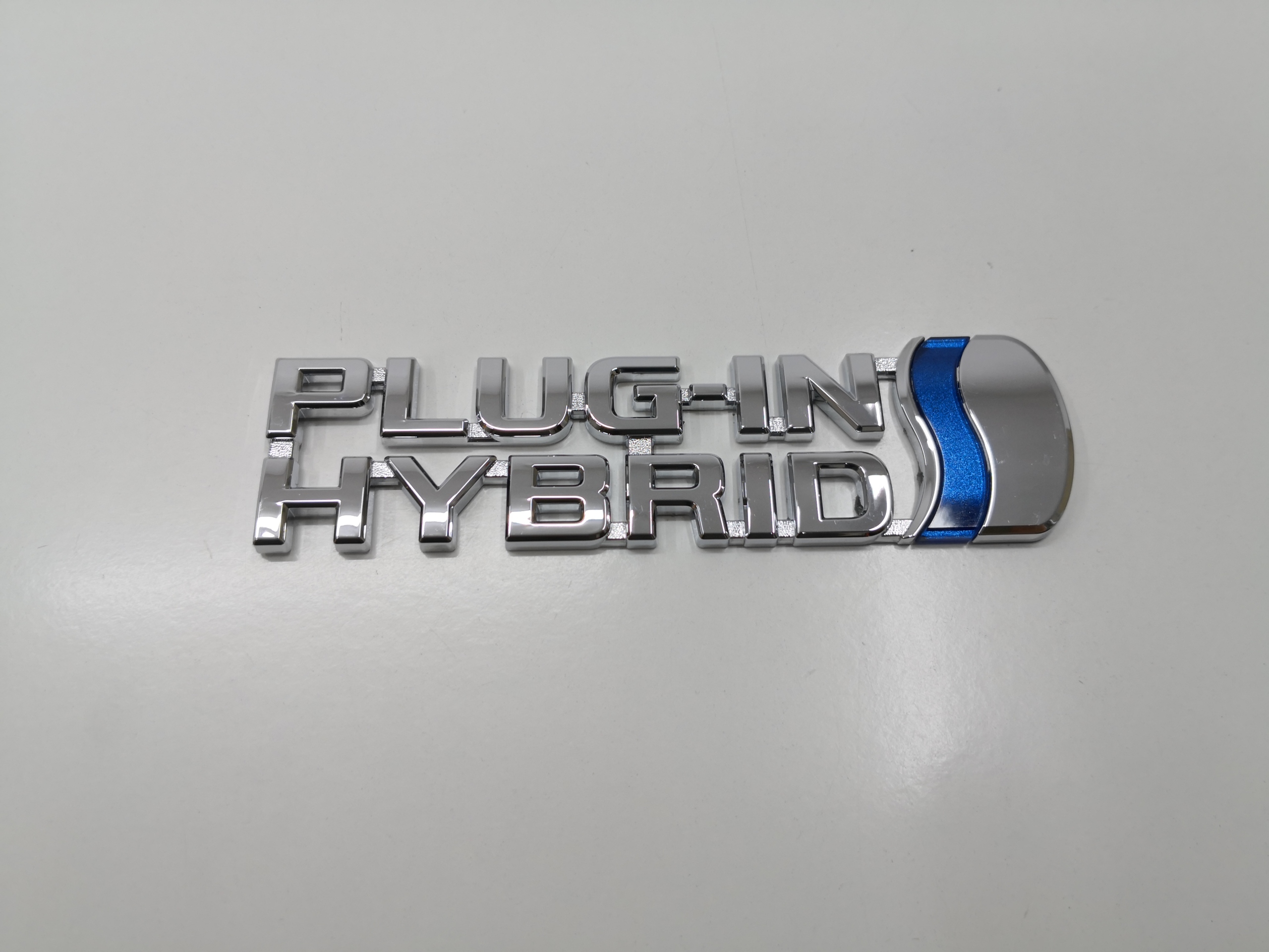 Emblemat znaczek Toyota PLUG-IN hybrid 75361-42070 za 100 zł z ...