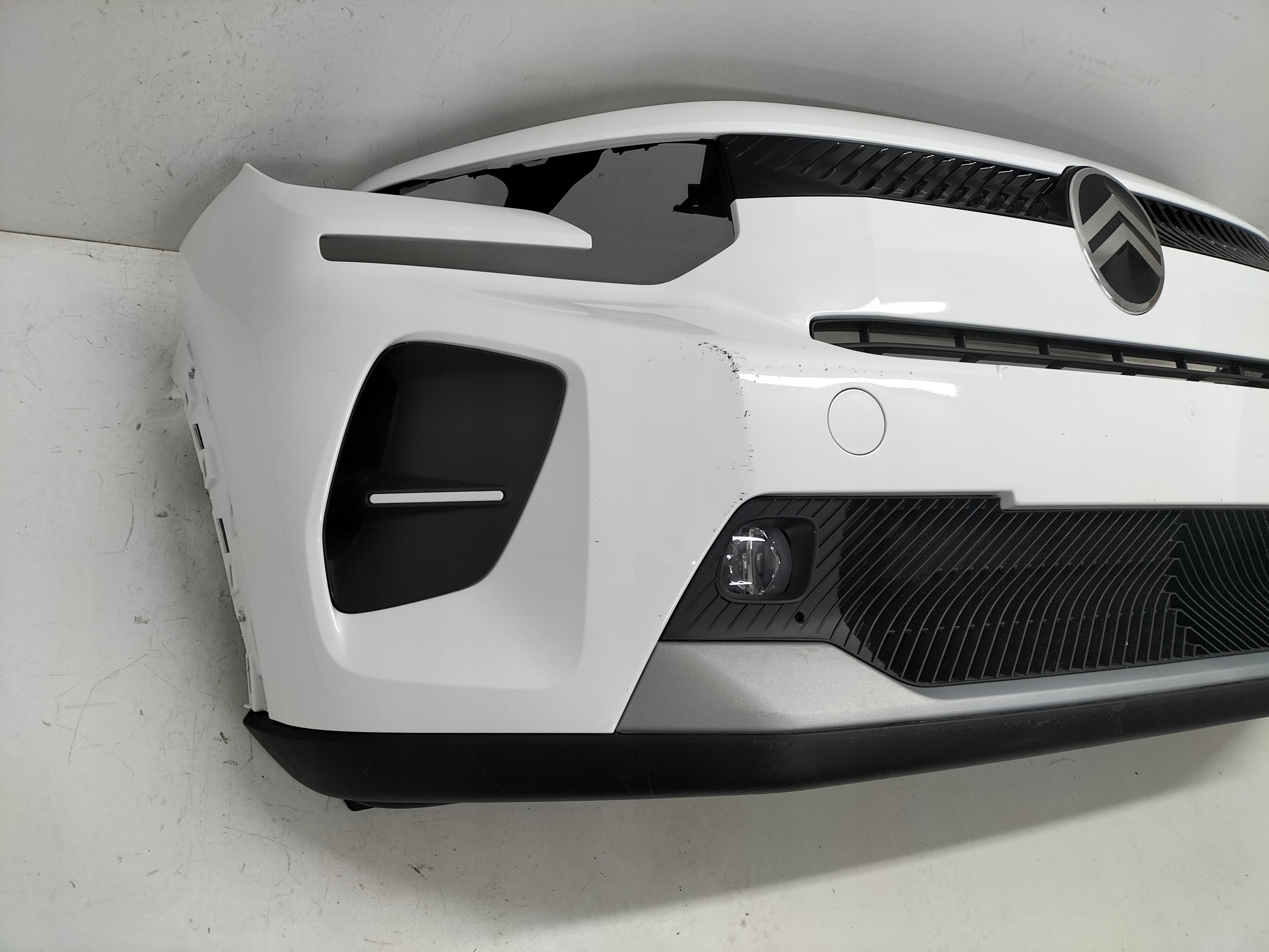 nárazník predný predok CITROEN C3 IV 24