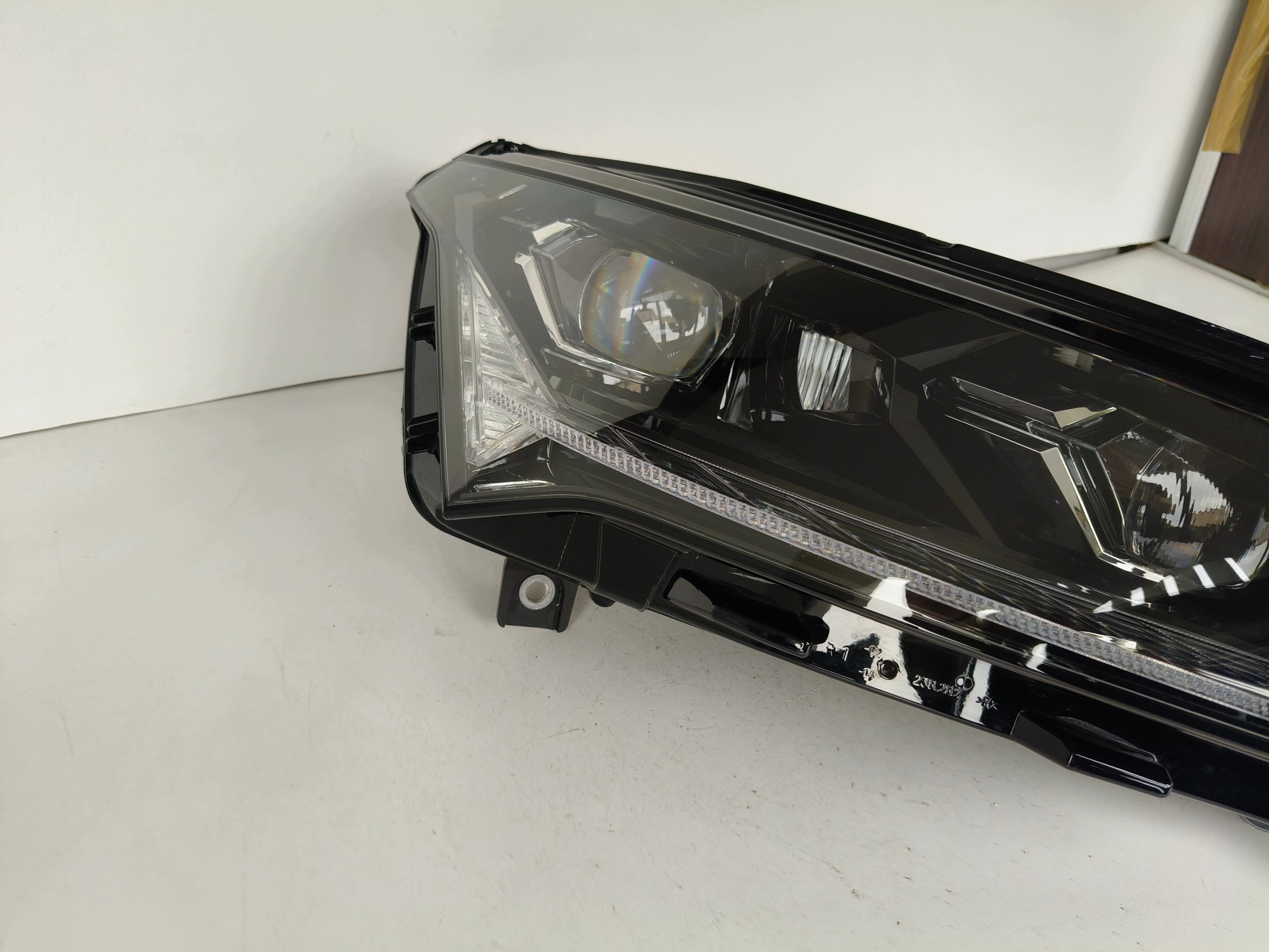 light right REFLEKTOR SKODA ENYAQ 5LA 21- FULL LED