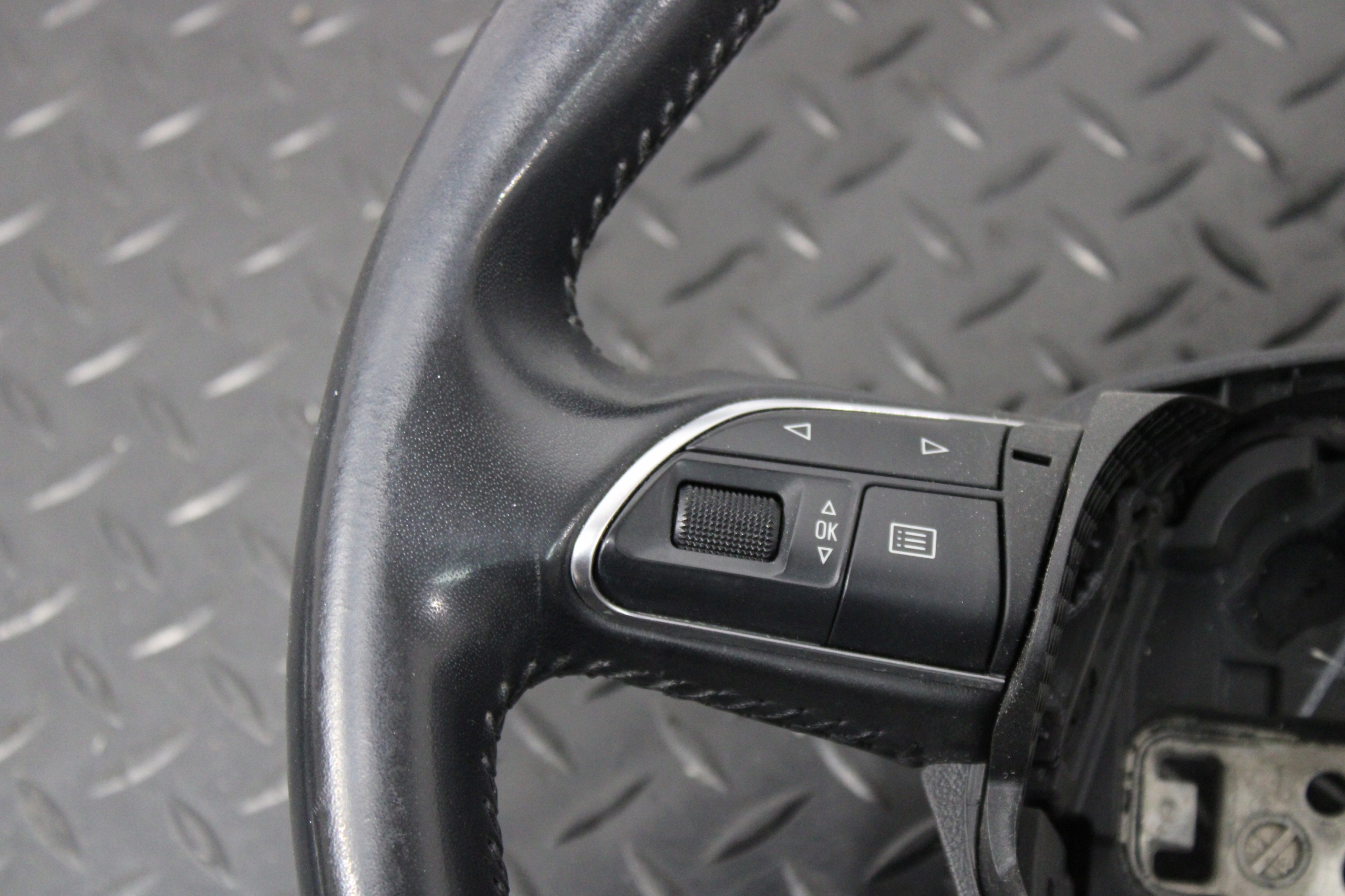 lenkrad MULTIFUNKCJA AUDI Q3 8U0 8U
