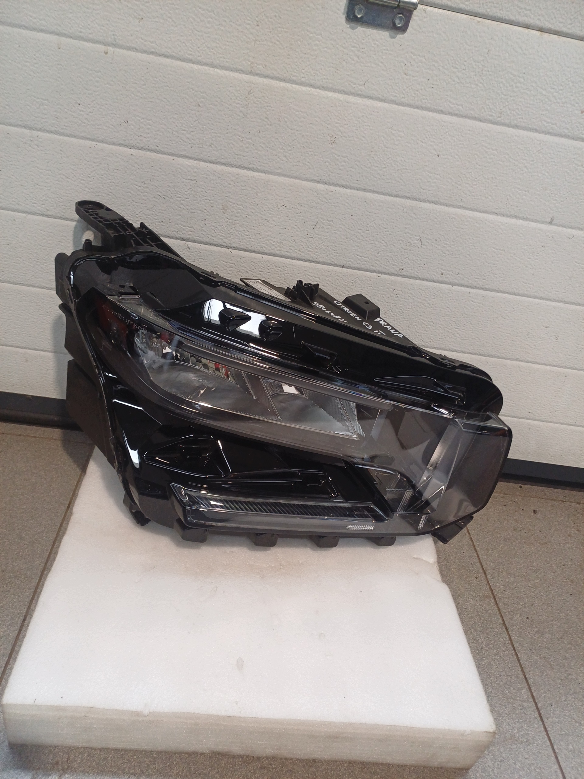 light right front front CITROEN C3 IV 9846482480