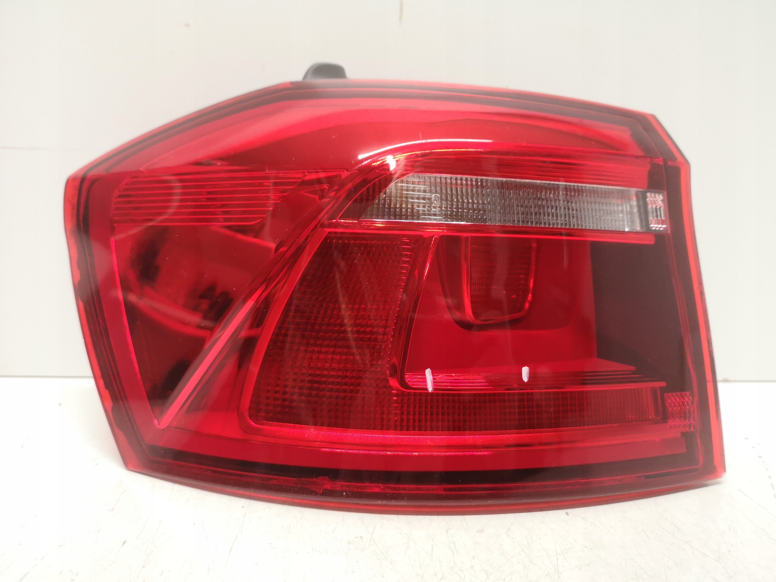 VW GOLF SPORTSVAN 14- LAMPA LEWA TYLNA 510945095R