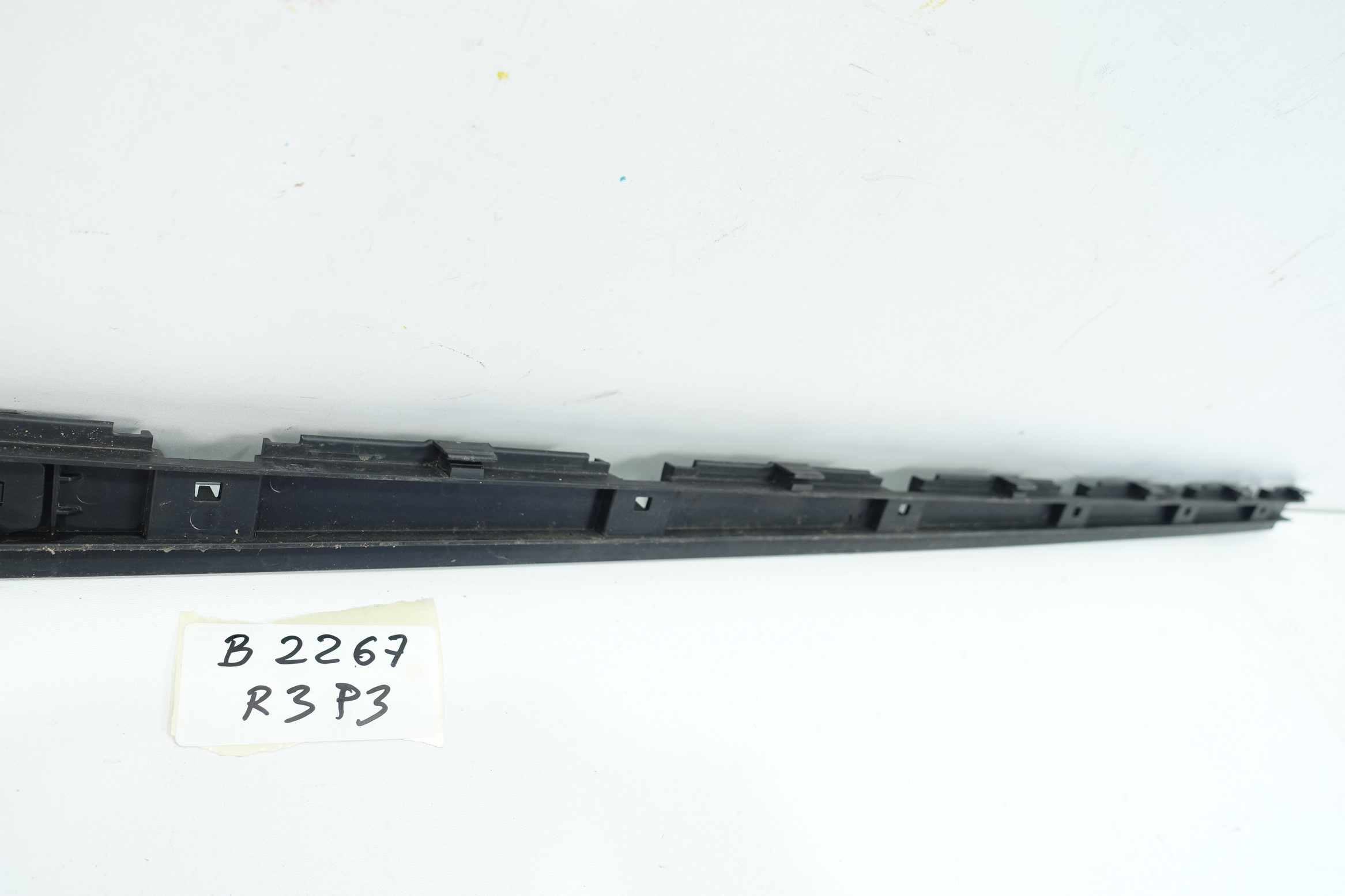 holder mouldings PROGOWEJ left MERCEDES CLS W218