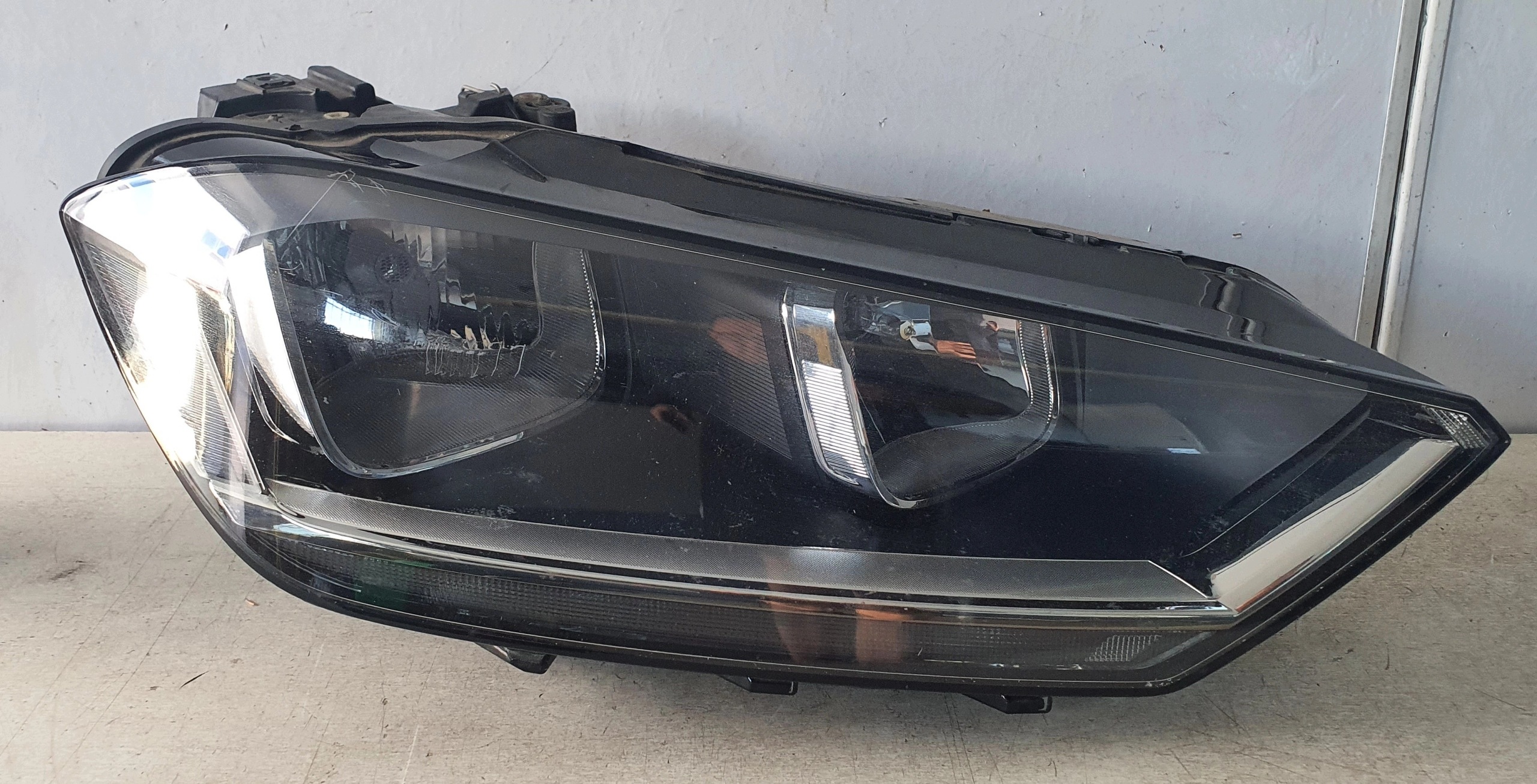 VW GOLF SPORTSVAN 14-17 light front right original 517941006B