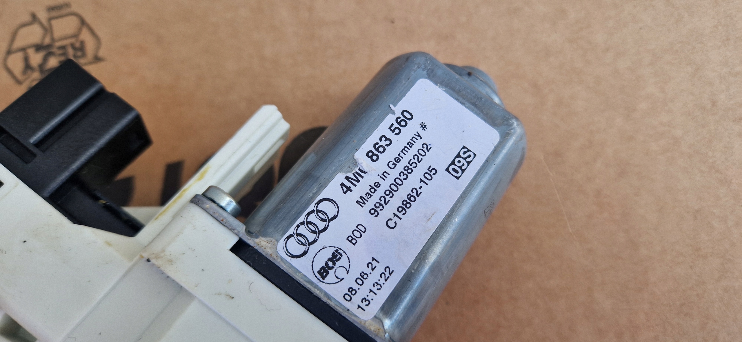 mechanism ROLETY boot AUDI Q7 4M0863560 original