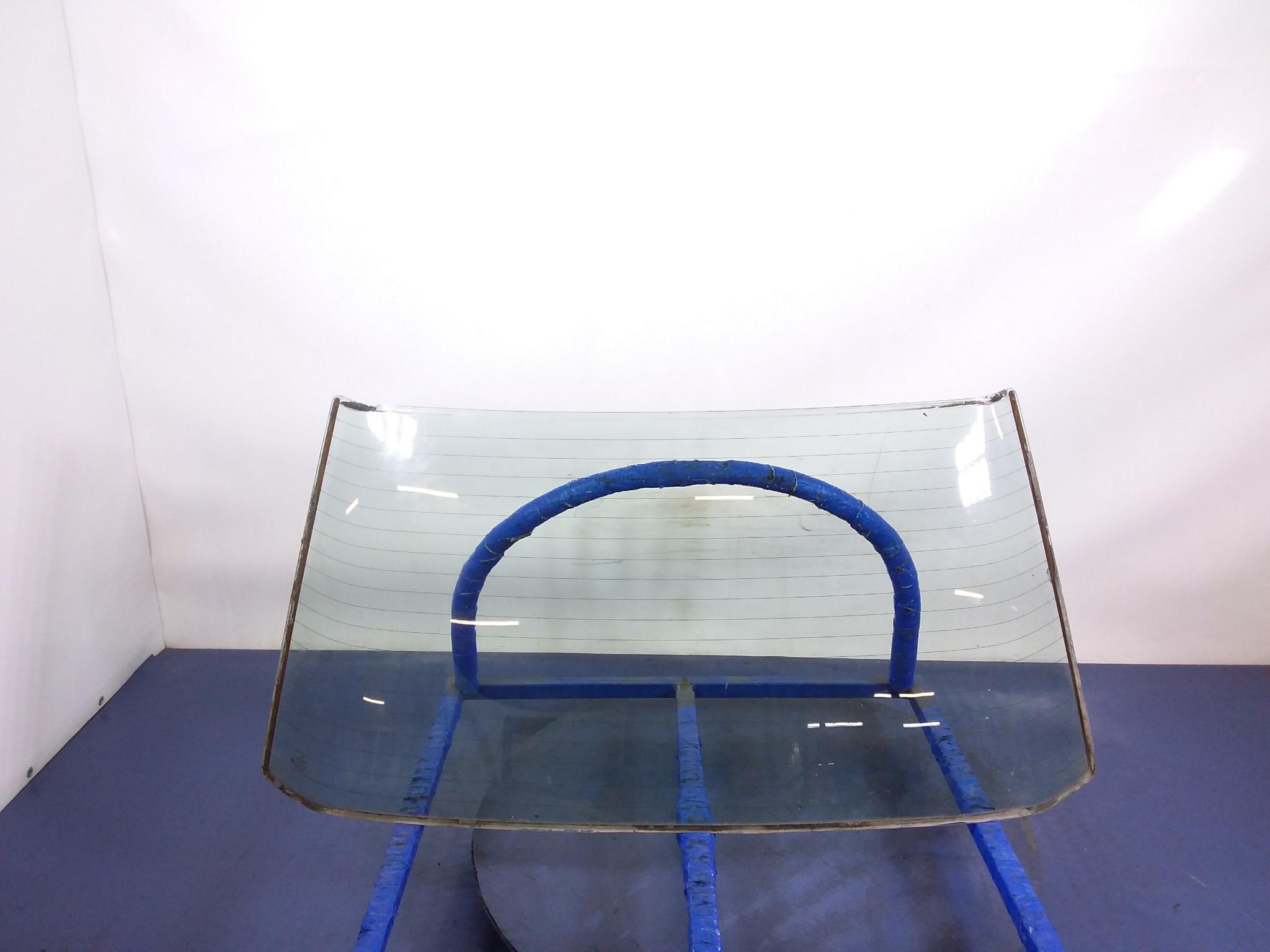 MERCEDES 190D W201 седан заднє скло