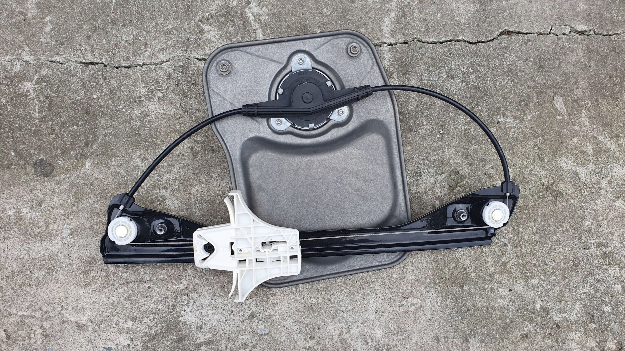 Skoda Fabia Mk2 II 2 window regulator right rear part